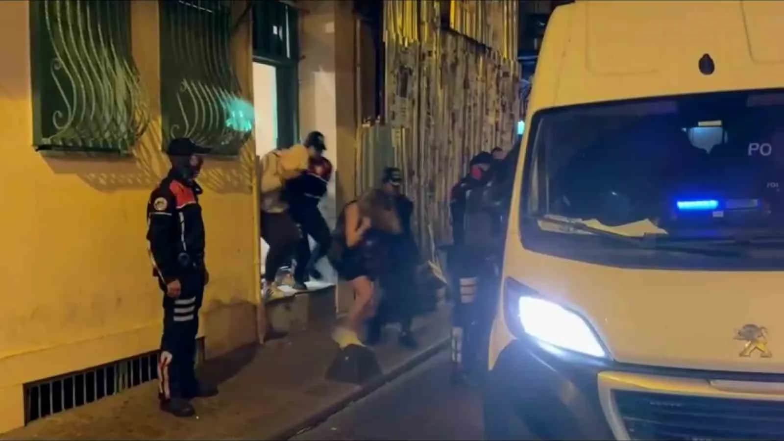 Fuhuş pazarlığı havadan tespit edildi: 27 gözaltı