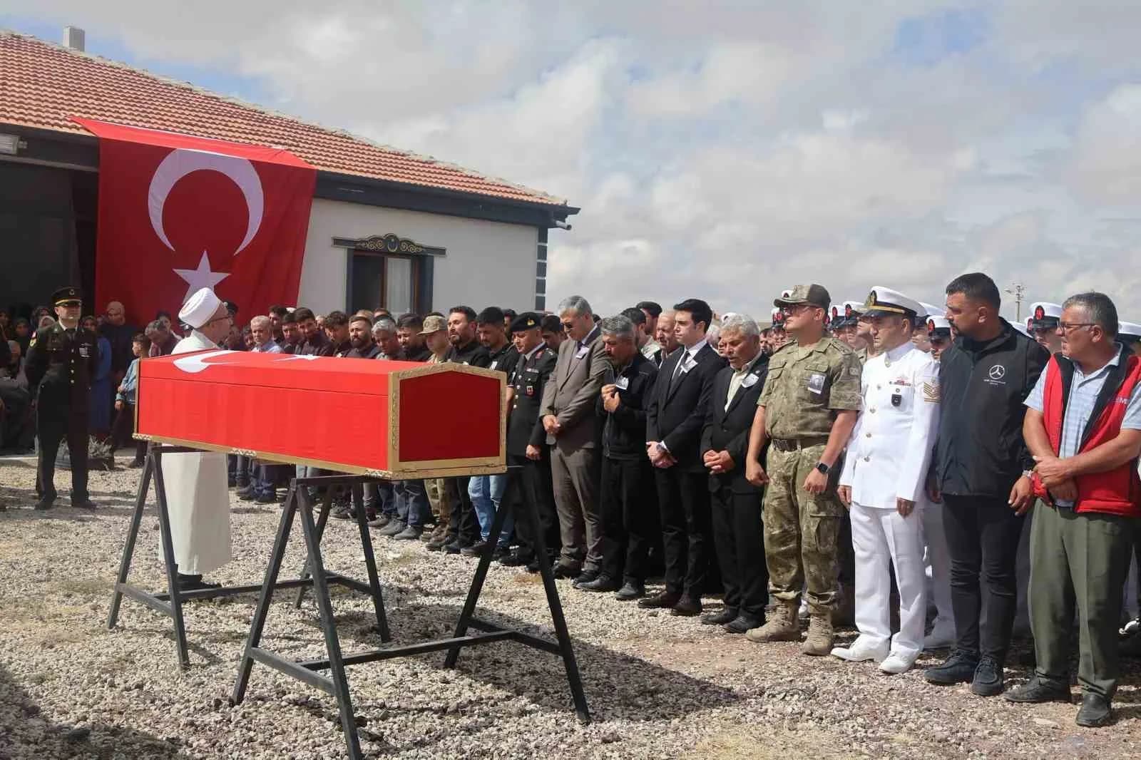 Düğünde isabet eden kurşunla hayatını kaybeden uzman çavuş son yolculuğuna uğurlandı