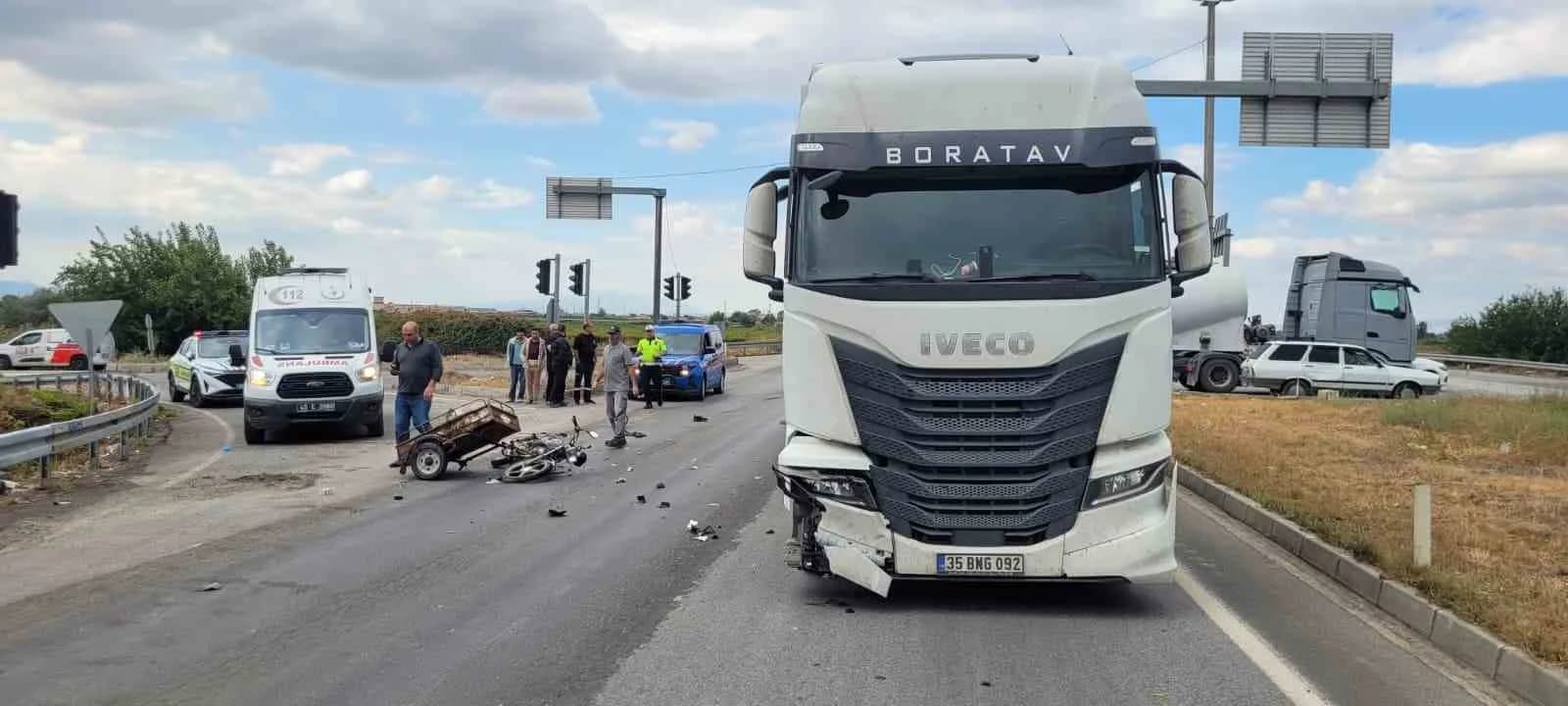 Manisa’da sepetli motosiklet tırla çarpıştı: 1 ölü