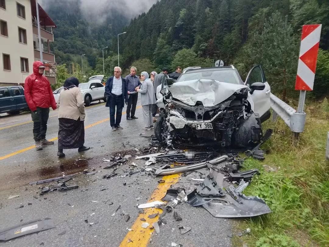 Trabzon’da hatalı sollama kazaya neden oldu: 5 yaralı