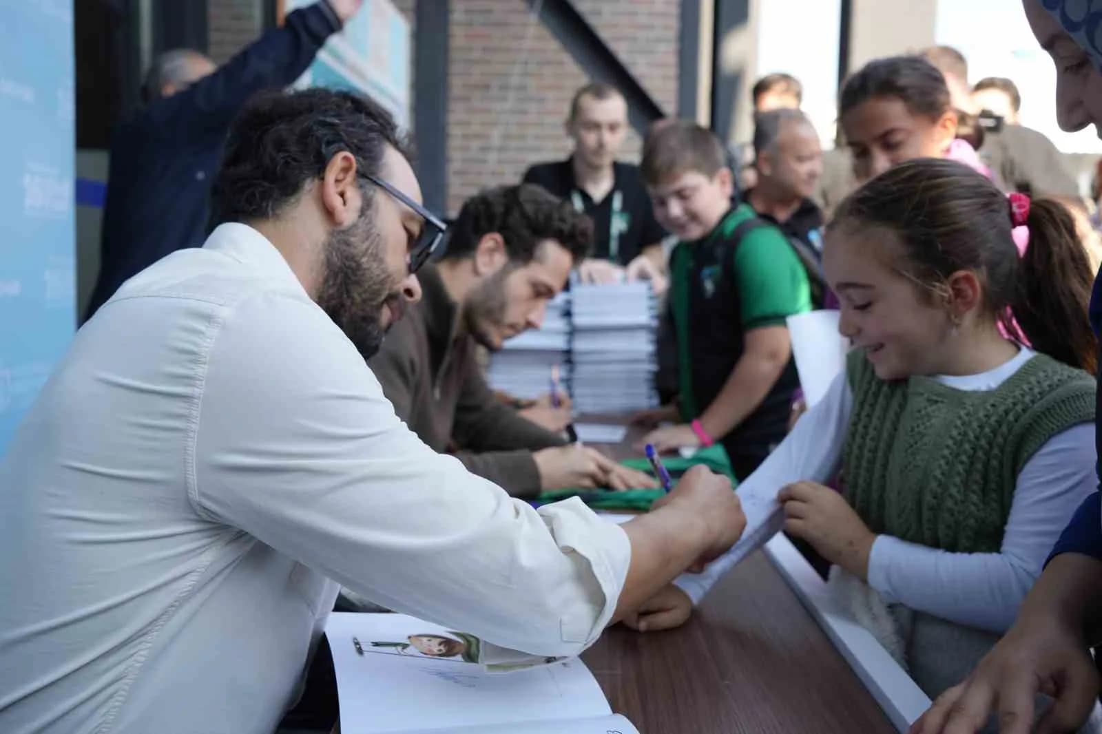 Kocaeli Kitap Fuarı'nda Selçuk İnan’a yoğun ilgi