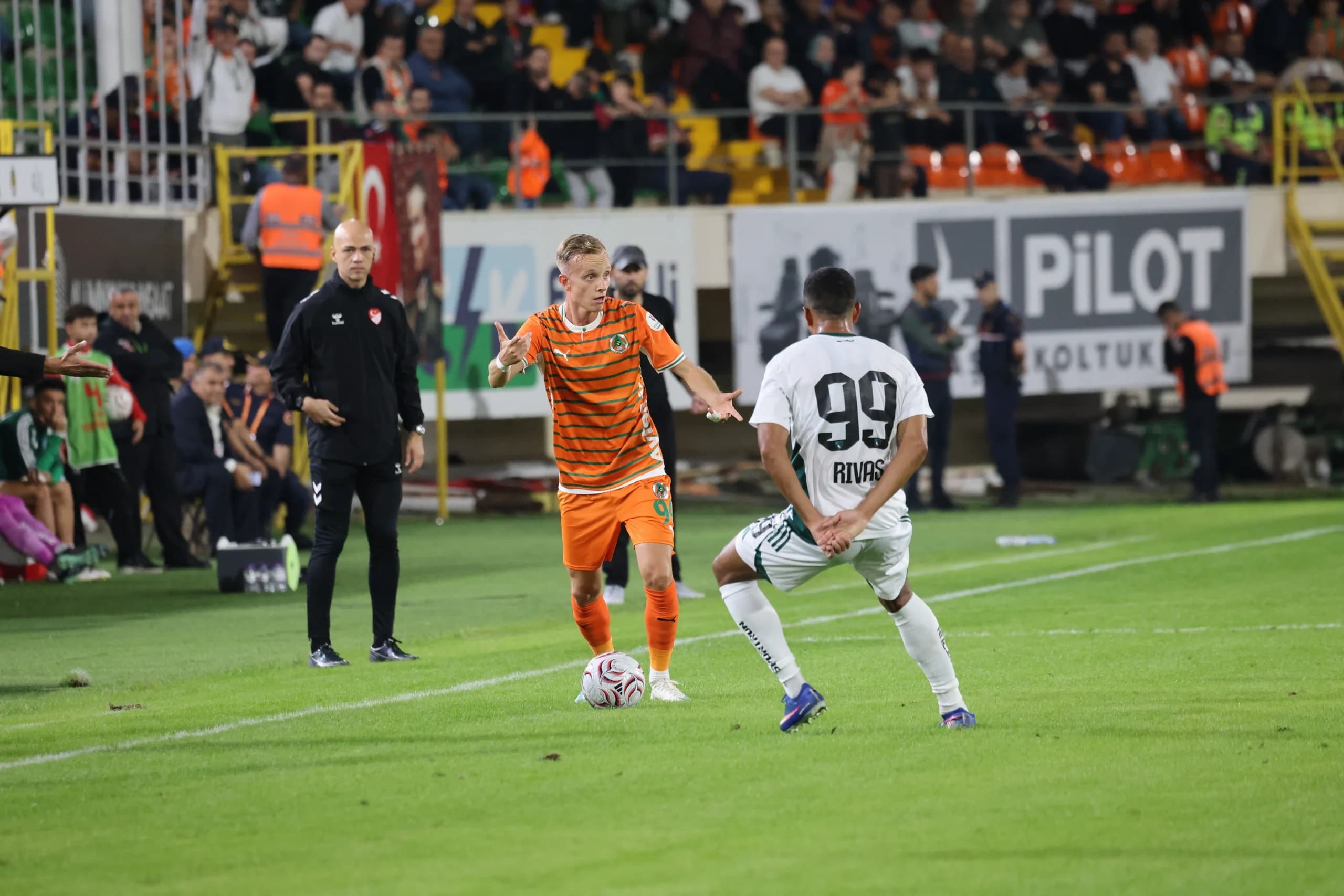 İLK YARI: Alanyaspor 0 – 2 Kocaelispor