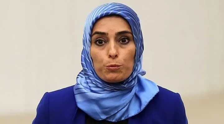 Zehra Taşkesenlioğlu kimdir?