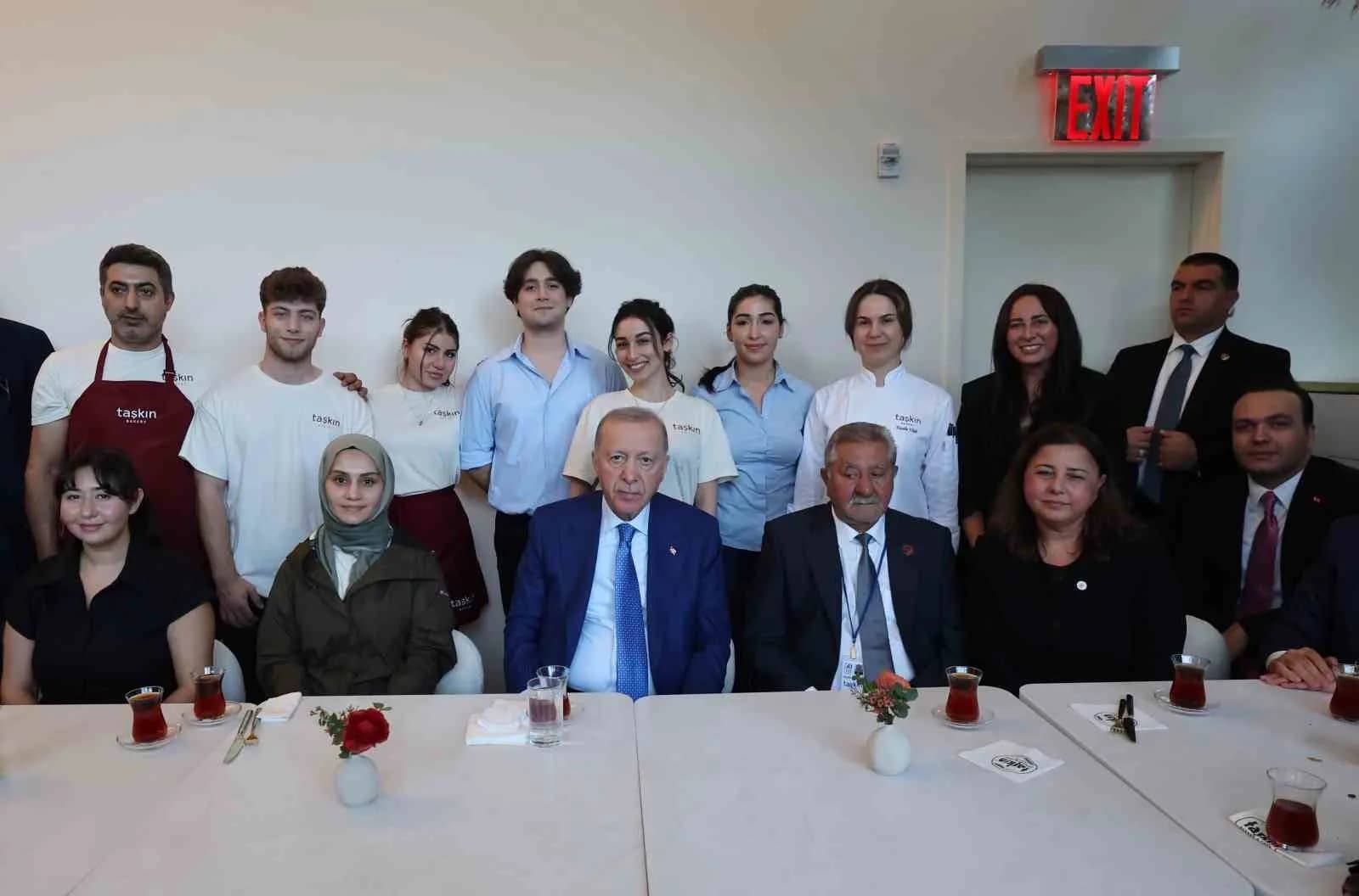 Cumhurbaşkanı Erdoğan’dan New York’ta Türk pastanesine ziyaret