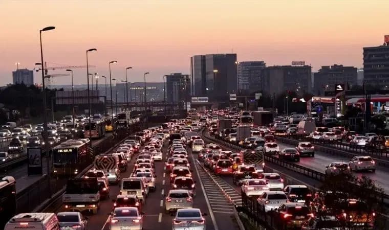 İstanbul’da trafik yoğunluğu yüzde 76’ya ulaştı