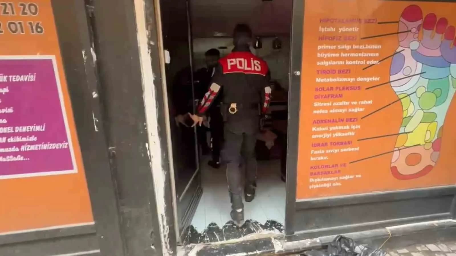 Fuhuş operasyonu: 21 kadın kurtarıldı