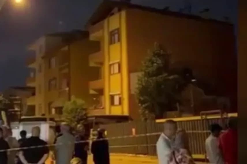 İzmit’te gece paniği: Yan yatan bina kontrollü şekilde yıkıldı