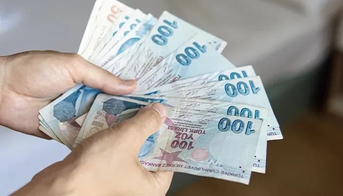Başiskele'de üniversiteye yeni başlayacak gençlere destek