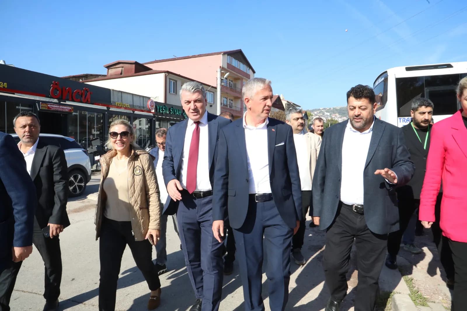 İzmit Belediyesi Yeşilova’nın ihtiyaçlarını yerinde dinledi
