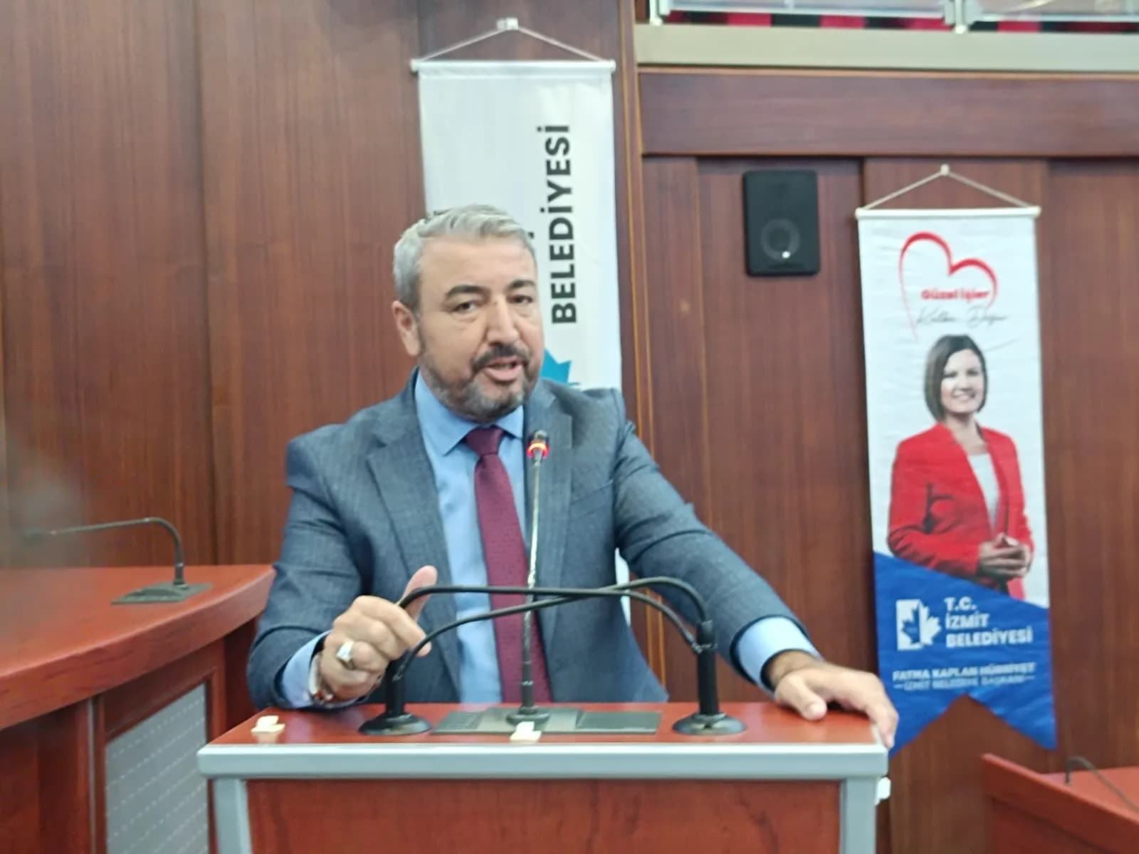 İzmit Belediyesi’nin 6,27 milyarlık bütçesine AK Parti'den eleştiri!