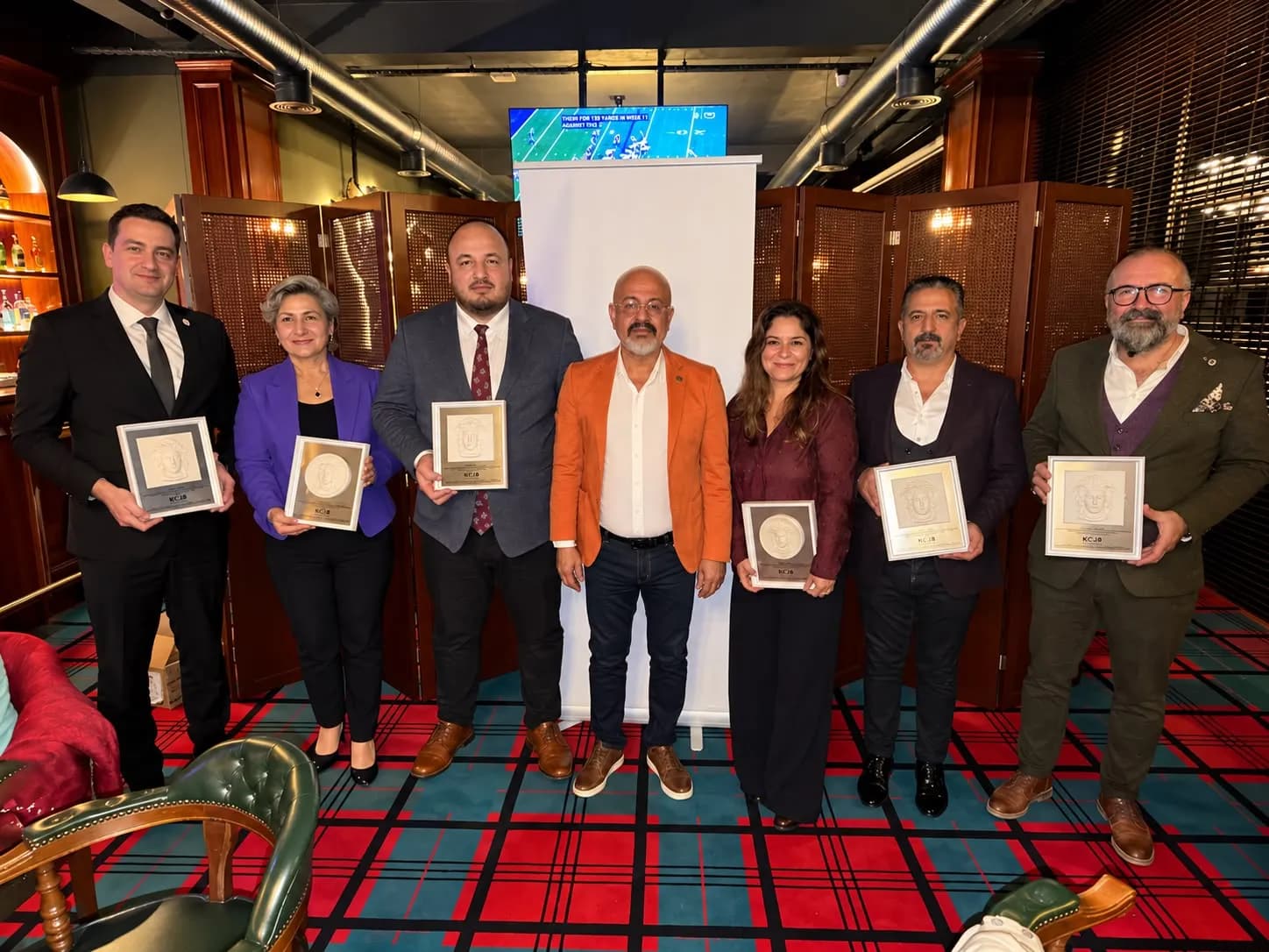 KAOB’dan görev süresi sona eren başkanlara teşekkür plaketi