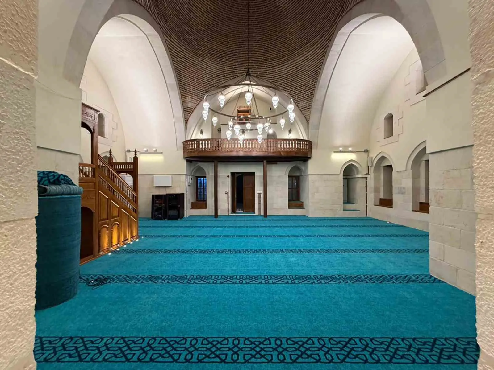 KAHRAMANMARAŞ 6 ŞUBAT DEPREMLERİNDE AĞIR HASAR ALAN ACEMLİ, BEKTUTİYE, HACI VELİ BEY, SARAÇHANE VE ŞEKERLİ CAMİLERİNDE RESTORASYON SÜREÇLERİ TAMAMLANDI