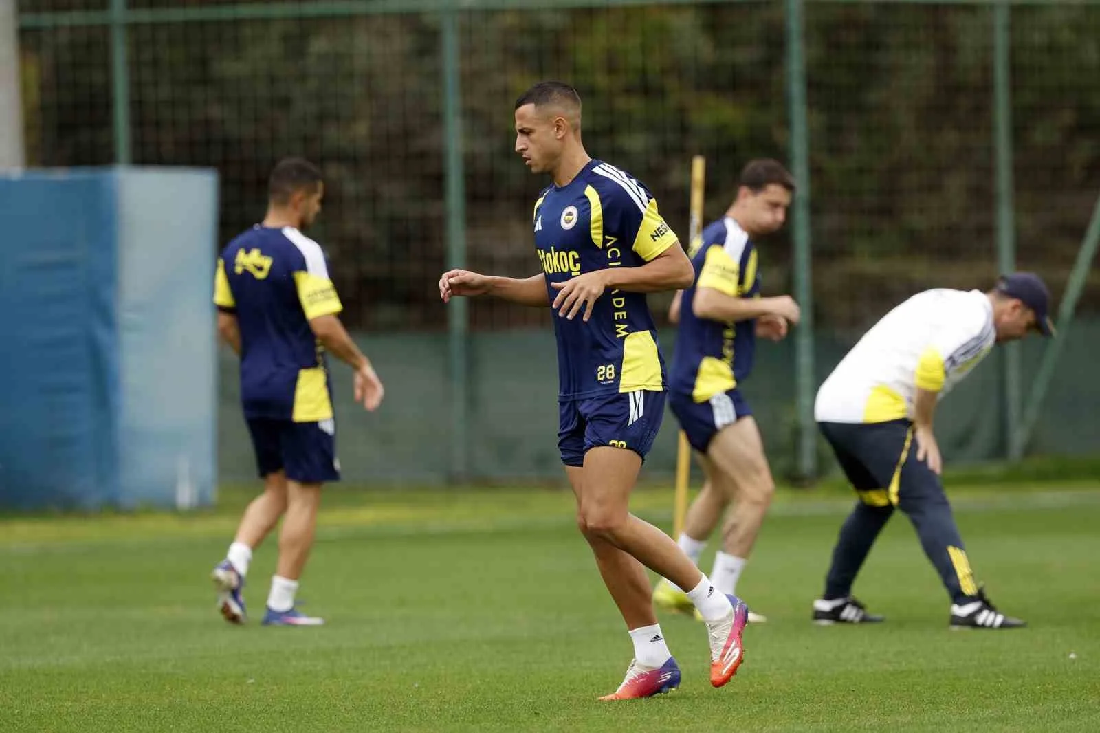 FENERBAHÇE, TRENDYOL SÜPER LİG'DE 20 EYLÜL PAZAR GÜNÜ SAHASINDA EYÜPSPOR İLE OYNAYACAĞI MAÇIN HAZIRLIKLARINA ARA VERMEDEN BAŞLADI.