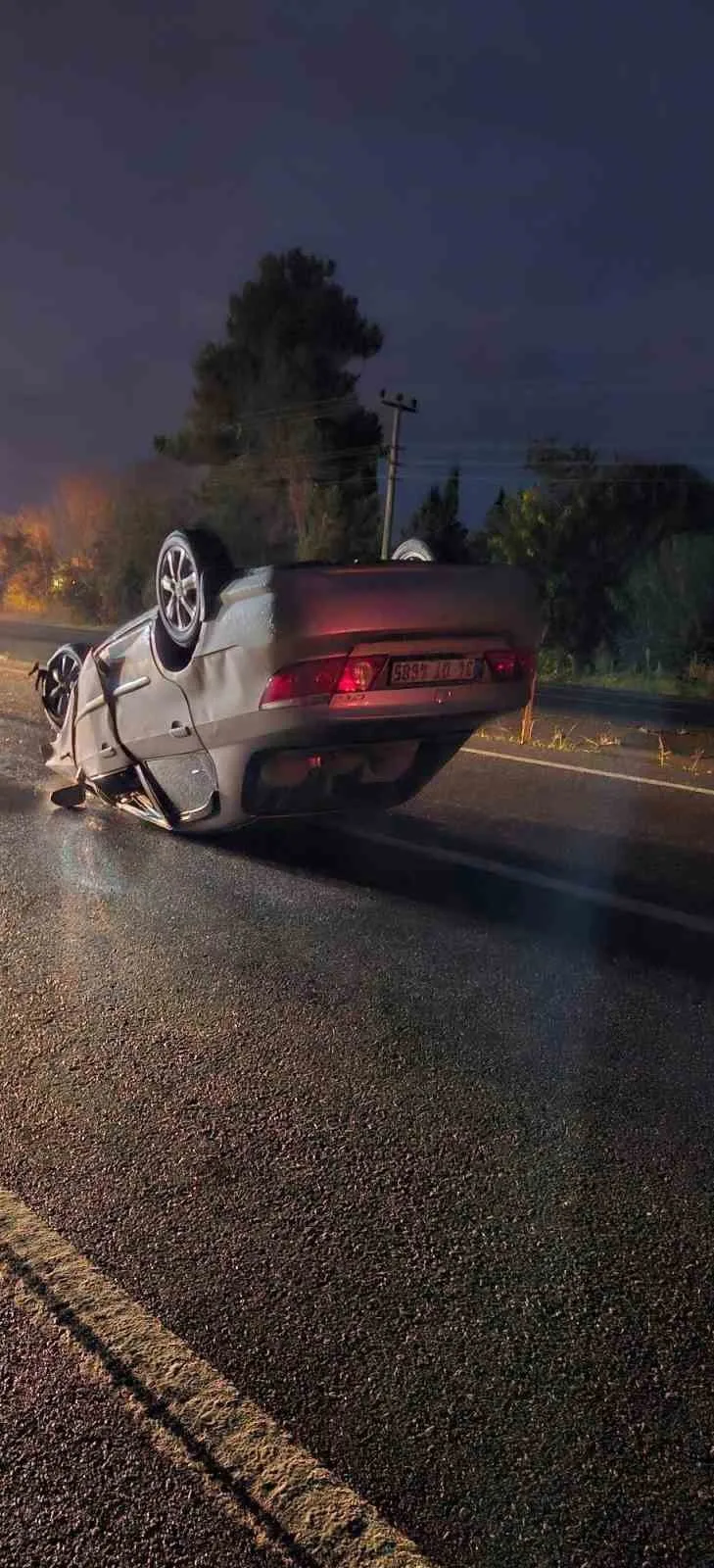 SAKARYA'NIN KOCAALİ-KARASU YOLUNDA KONTROLDEN ÇIKAN OTOMOBİLİN FINDIK MAKİNESİ İLE BİÇERDÖVERE ÇARPARAK TAKLA ATMASI SONUCU MEYDANA GELEN TRAFİK KAZASINDA 1 KİŞİ YARALANDI.