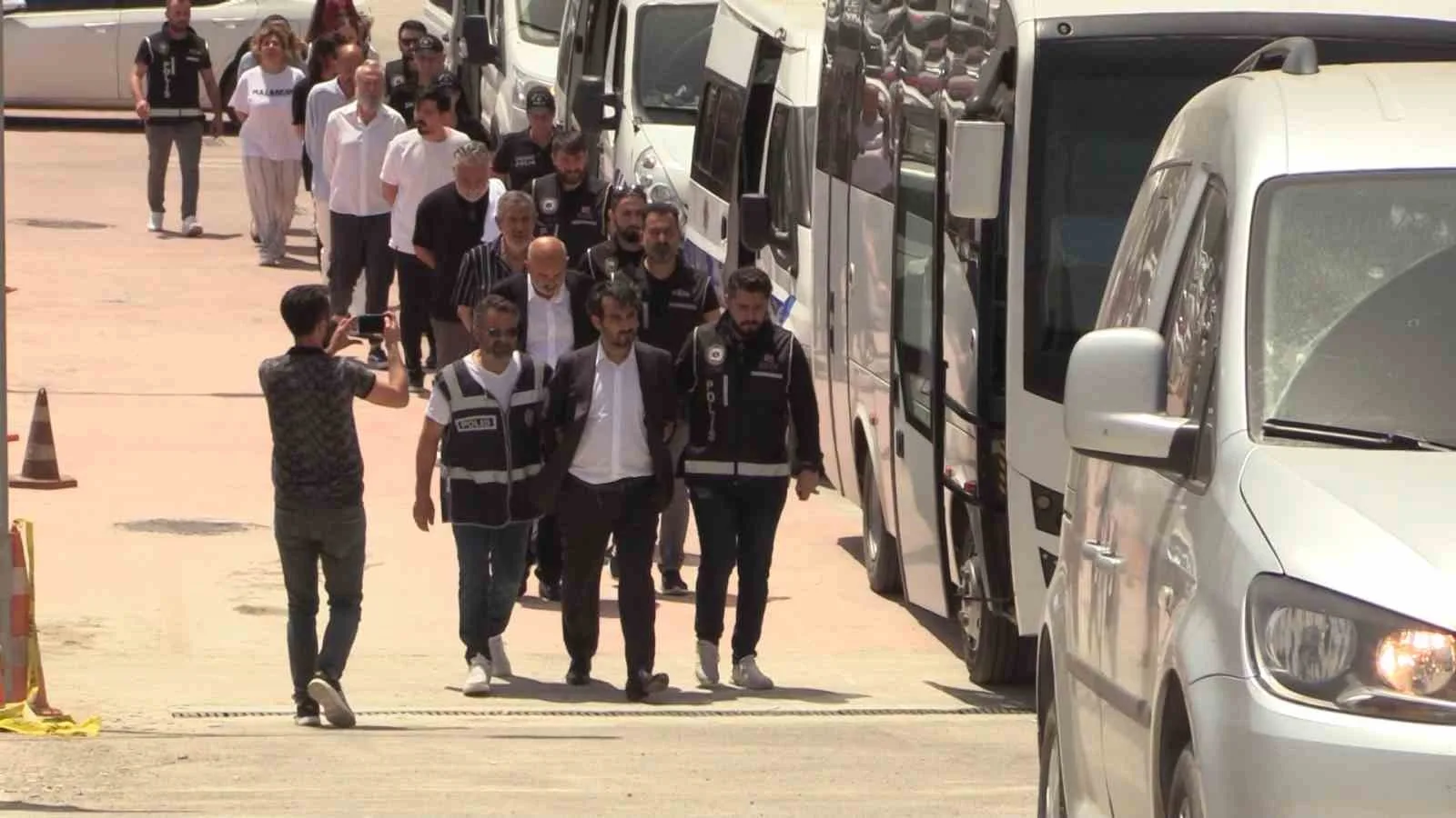 DEVRE MÜLK DOLANDIRICILIĞI OPERASYONUNDA GÖZALTINA ALINAN 29 ZANLI ADLİYEYE SEVK EDİLDİ. (ARŞİV)
