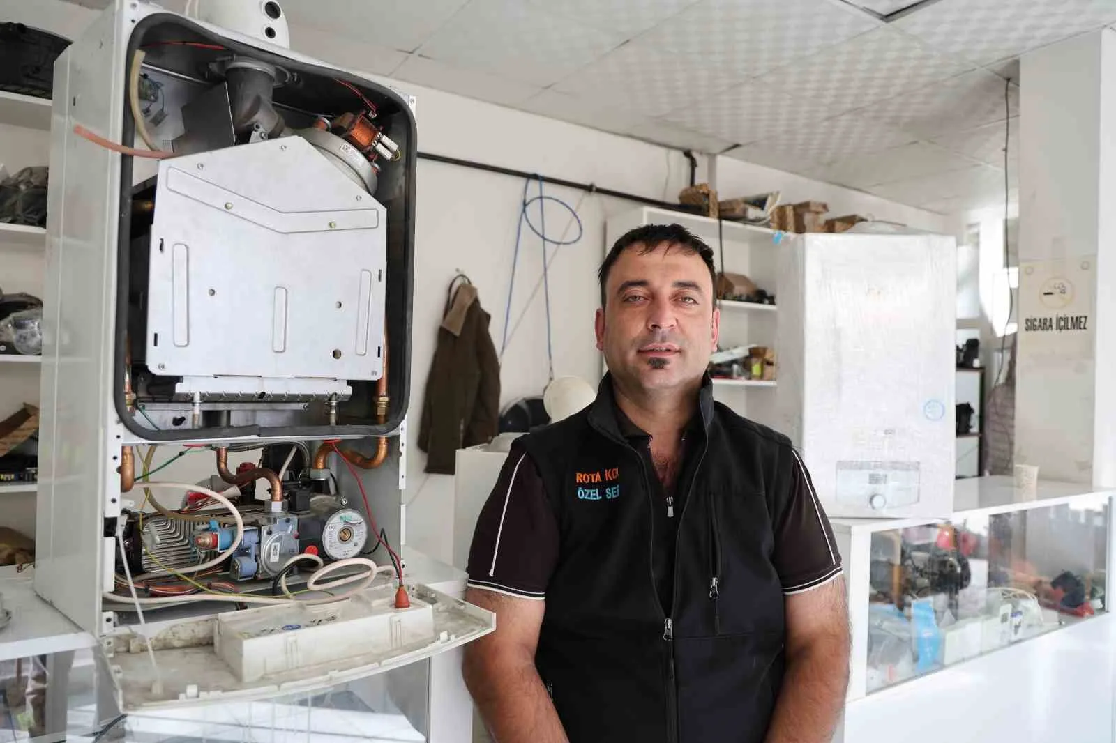 ŞİMŞEK, “İNTERNETTEN ÇOK DÜŞÜK FİYATLARLA BAKIM TEKLİF EDEN KİŞİLERE KARŞI DİKKATLİ OLUNMALIDIR. DÜŞÜK MALİYETLE BAKIM YAPTIRMAK İSTERKEN KOMBİ KULLANILAMAZ HALE GELEBİLİR VE YENİ KOMBİ ALMAK ZORUNDA KALINABİLİR” DEDİ.