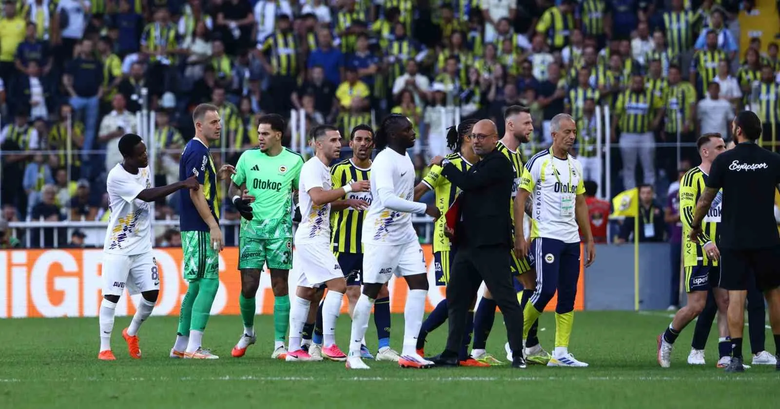 TRENDYOL SÜPER LİG’İN 6. HAFTASINDA FENERBAHÇE, EVİNDE KARŞILAŞTIĞI EYÜPSPOR’U 8-0'LIK SKORLA MAĞLUP ETTİ.