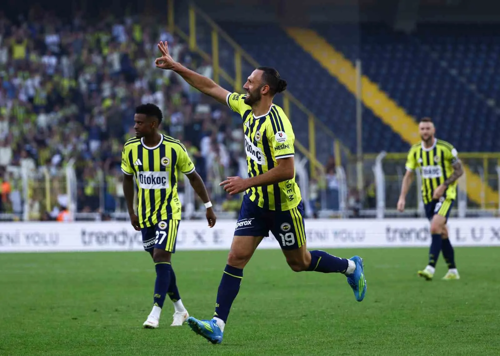 TRENDYOL SÜPER LİG’İN 6. HAFTASINDA FENERBAHÇE, EVİNDE KARŞILAŞTIĞI EYÜPSPOR’U 8-0'LIK SKORLA MAĞLUP ETTİ.