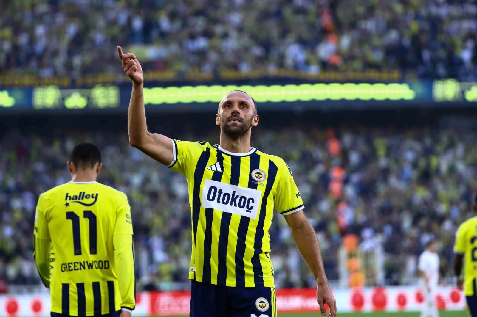TRENDYOL SÜPER LİG’İN 6. HAFTASINDA FENERBAHÇE, EVİNDE KARŞILAŞTIĞI EYÜPSPOR’U 8-0'LIK SKORLA MAĞLUP ETTİ.