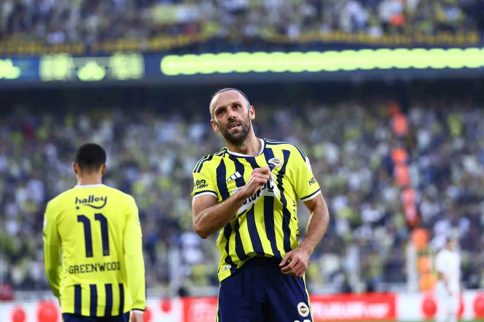 TRENDYOL SÜPER LİG’İN 6. HAFTASINDA FENERBAHÇE, EVİNDE KARŞILAŞTIĞI EYÜPSPOR’U 8-0'LIK SKORLA MAĞLUP ETTİ.