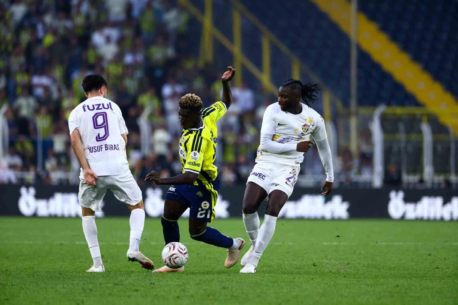 TRENDYOL SÜPER LİG’İN 6. HAFTASINDA FENERBAHÇE, EVİNDE KARŞILAŞTIĞI EYÜPSPOR’U 8-0'LIK SKORLA MAĞLUP ETTİ.
