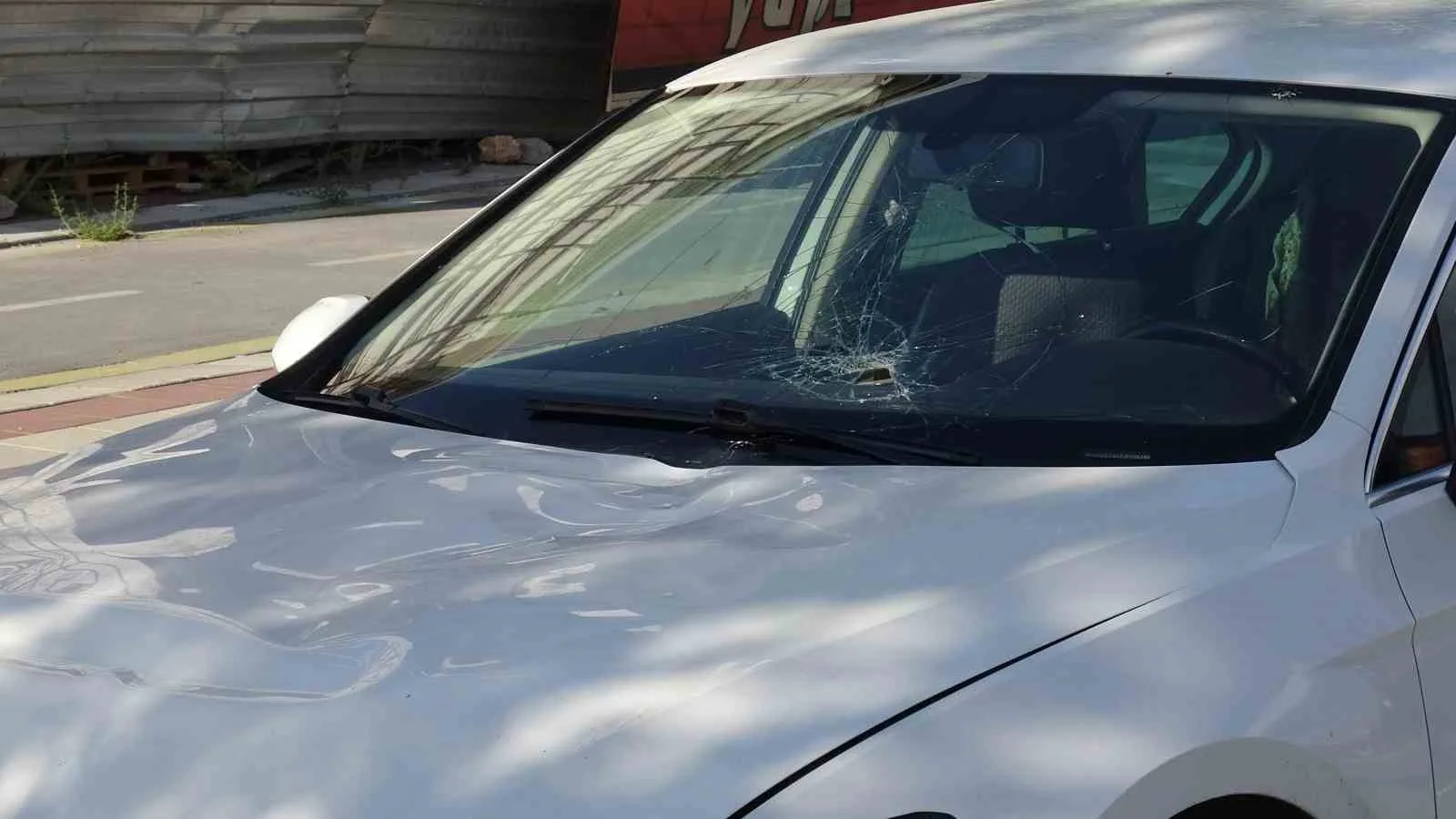 OTOMOBİLİN ÇARPTIĞI YAŞLI ADAM HAYATINI KAYBETTİ