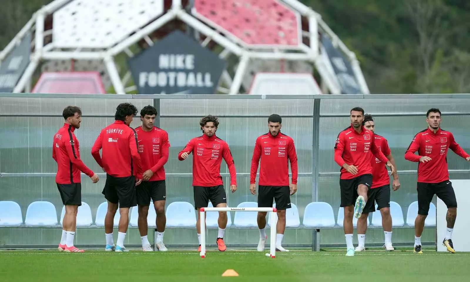 UEFA ULUSLAR A LİGİ 1. GRUP'TAKİ İLK MAÇINDA 25 EYLÜL CUMA GÜNÜ KOCAELİ'DE FRANSA İLE KARŞILAŞACAK A MİLLİ FUTBOL TAKIMI, MÜCADELENİN HAZIRLIKLARINI YAPTIĞI ANTRENMANLA SÜRDÜRDÜ.