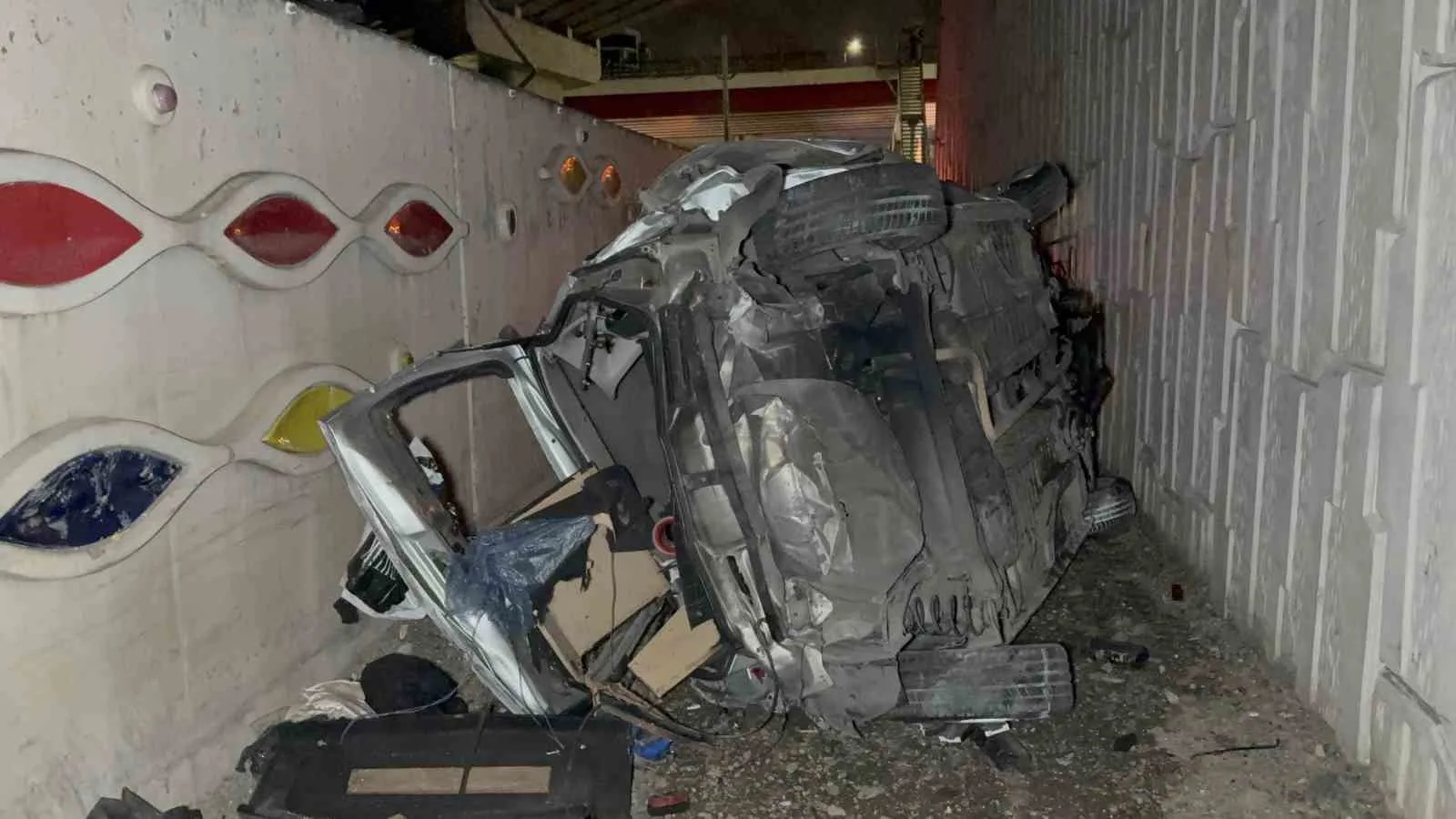 SAMSUN’UN İLKADIM İLÇESİNDE OTOMOBİLİN KAMYONETE ÇARPIP TAKLA ATARAK HURDAYA DÖNDÜĞÜ KAZADA  KAZADA 2 KİŞİ YARALANDI.