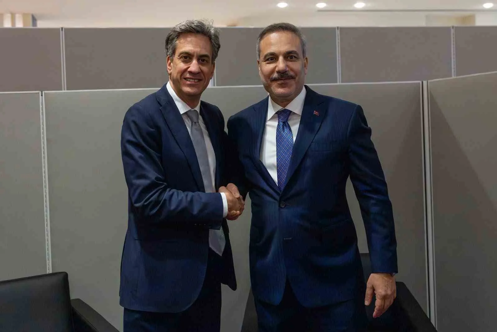 BAKAN FİDAN, İNGİLİZ MEVKİDAŞI MİLİBAND İLE GÖRÜŞTÜ