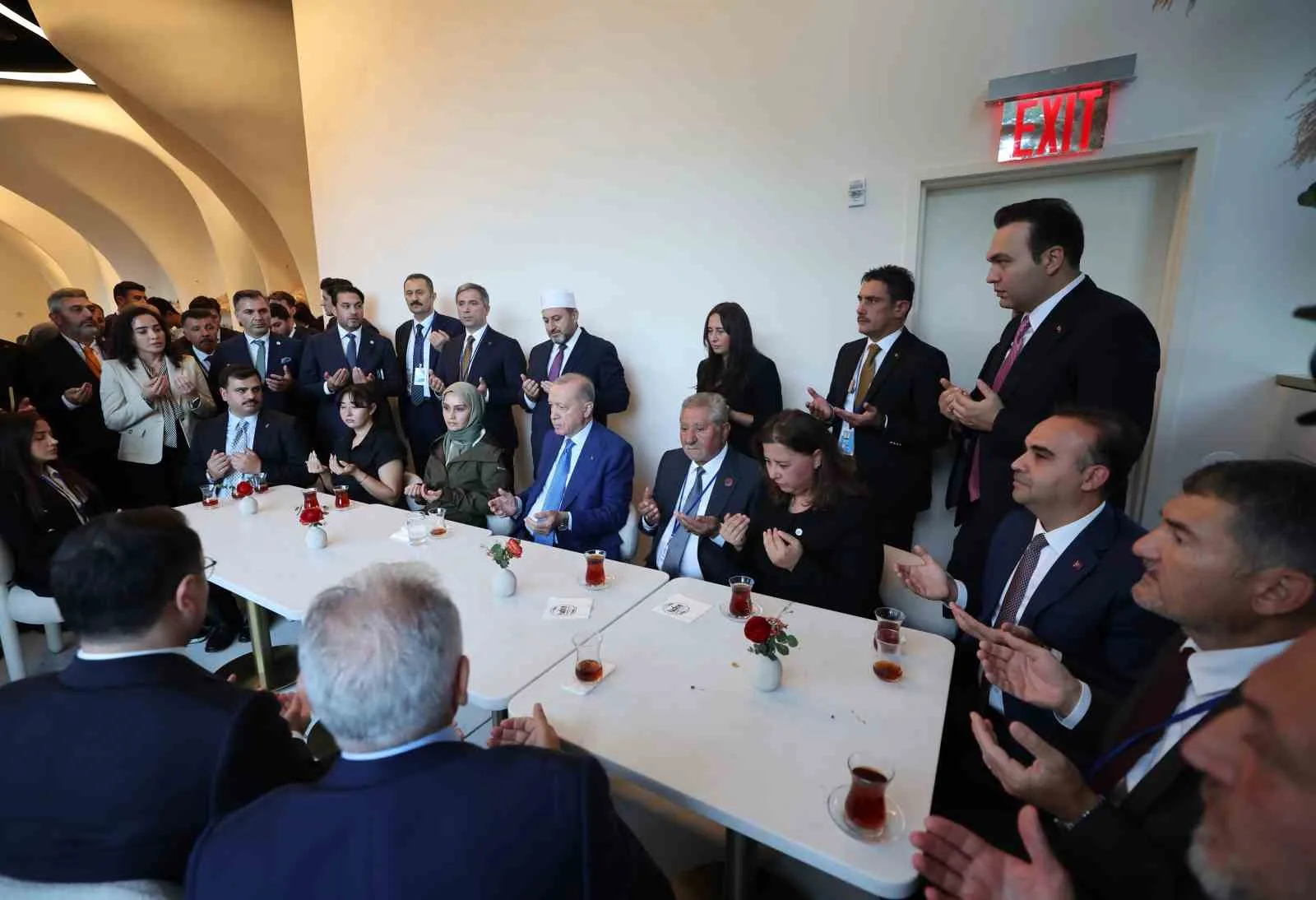 CUMHURBAŞKANI ERDOĞAN’DAN NEW YORK’TA TÜRK PASTANESİNE ZİYARET