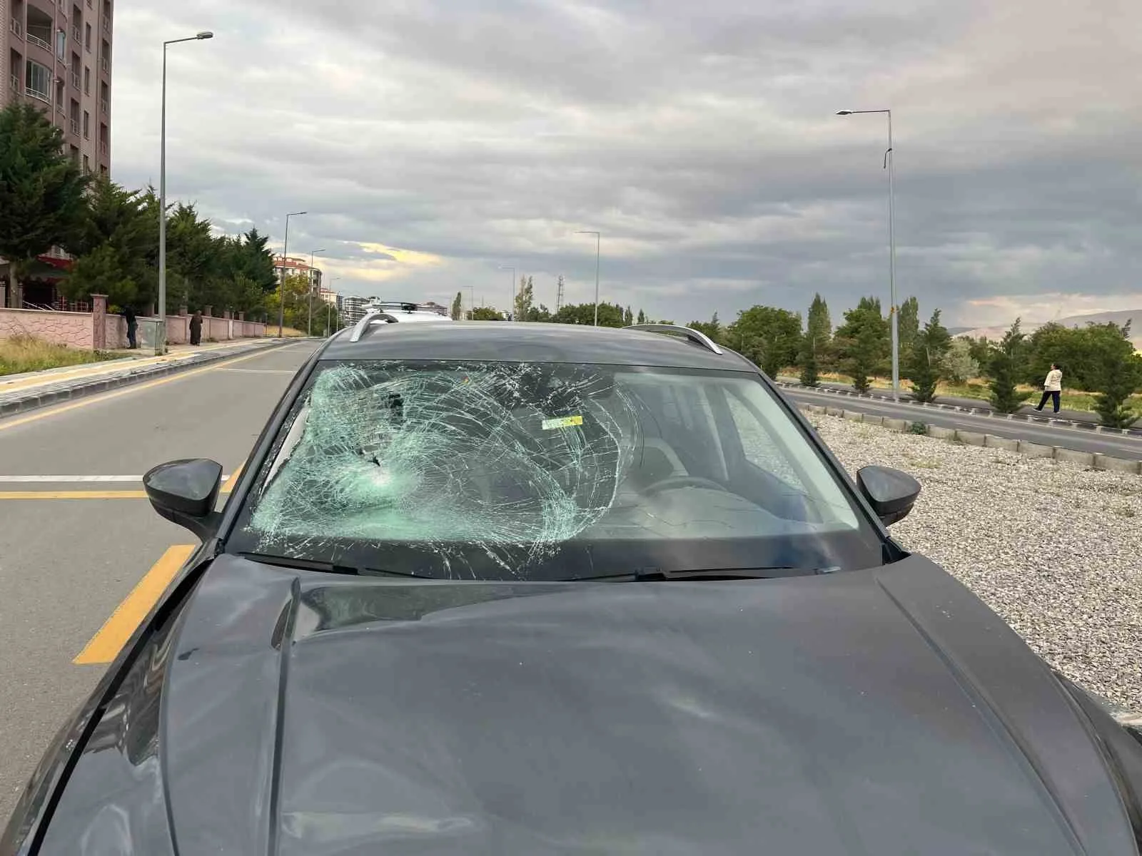 NİĞDE’DE AYNI İSTİKAMETTE SEYREDEN OTOMOBİL İLE ELEKTRİKLİ BİSİKLETİN ÇARPIŞTIĞI KAZADA 1 KİŞİ YARALANDI.