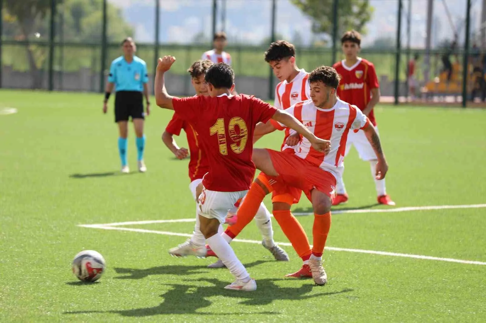 TFF U-19 GELİŞİM LİGİ 13. GRUPTA MÜCADELE EDEN KAYSERİSPOR LİGİN 1. HAFTASINDA SAHASINDA OYNADIĞI MAÇTA ADANASPOR’U 2-1 MAĞLUP EDEREK, SEZONA GALİBİYETLE BAŞLADI.