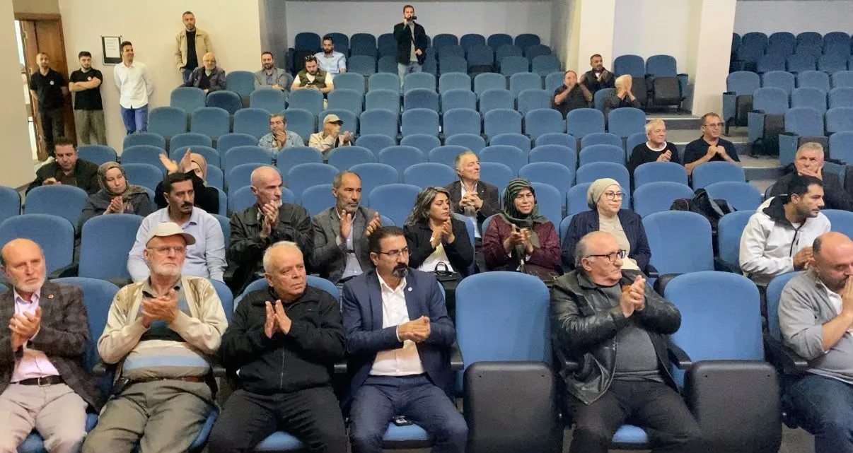 KOCAELİ'NİN KÖRFEZ İLÇESİNDE KURULMASI PLANLANAN SÜLFÜRİK ASİT TESİSİ İÇİN DÜZENLENEN ÇED HALKIN KATILIM TOPLANTISI, VATANDAŞLARIN YOĞUN PROTESTOLARI ALTINDA BAŞLADI.