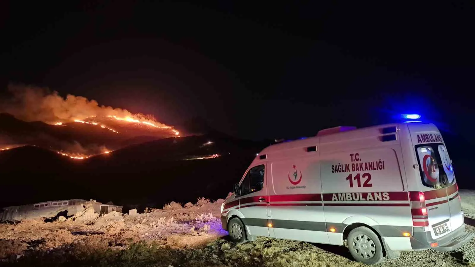 MUĞLA'NIN BODRUM İLÇESİNDE GENİŞ BİR ALANDA ETKİLİ OLAN YANGIN, EKİPLERİN YOĞUN ÇABASI SONUCU KONTROL ALTINA ALINDI.