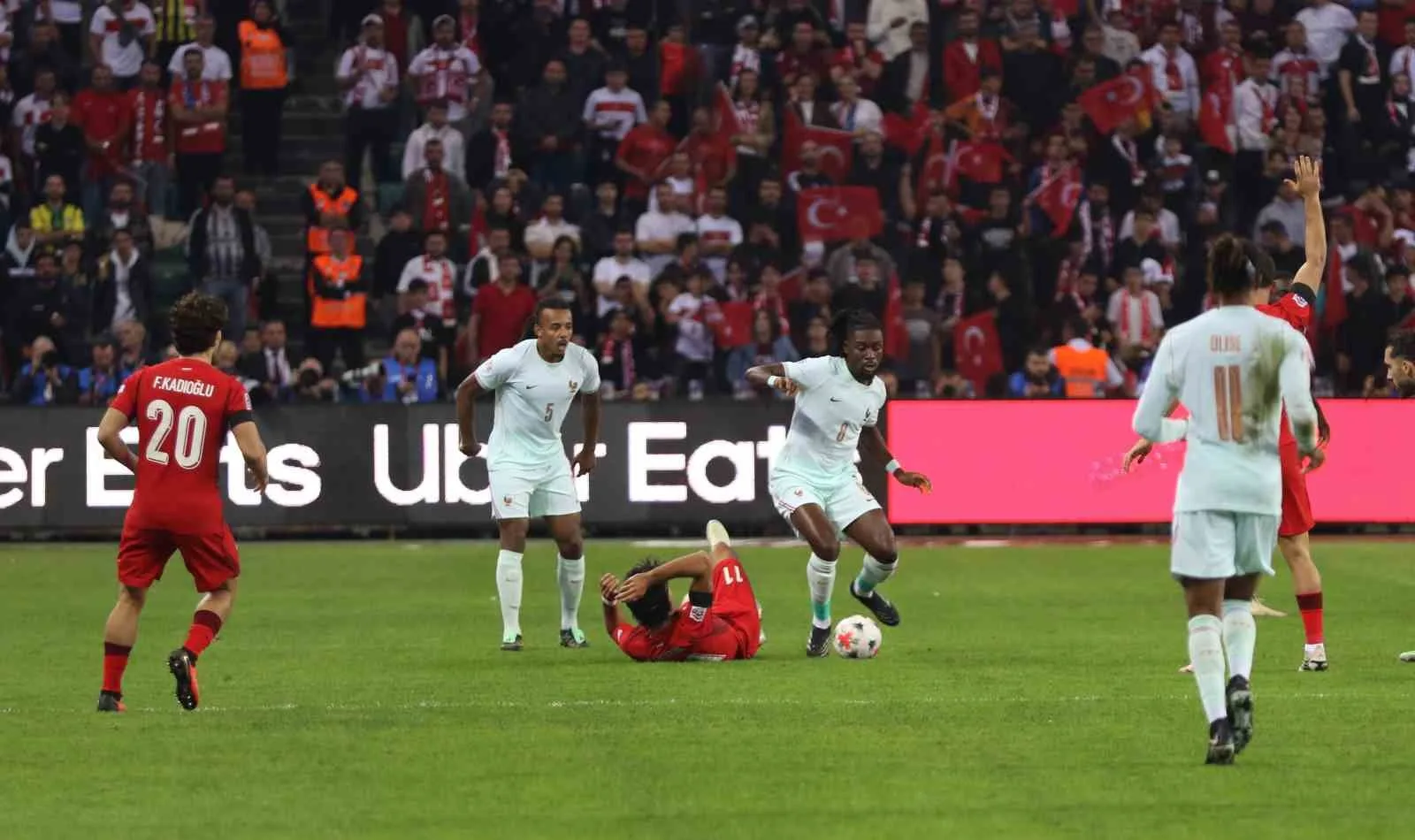 A MİLLİ FUTBOL TAKIMI, UEFA ULUSLAR A LİGİ 1. GRUP İLK MAÇINDA FRANSA İLE KOCAELİ'DE KARŞILAŞIYOR. MÜCADELENİN 15 DAKİKASI GOLSÜZ EŞİTLİKLE GEÇİLDİ.