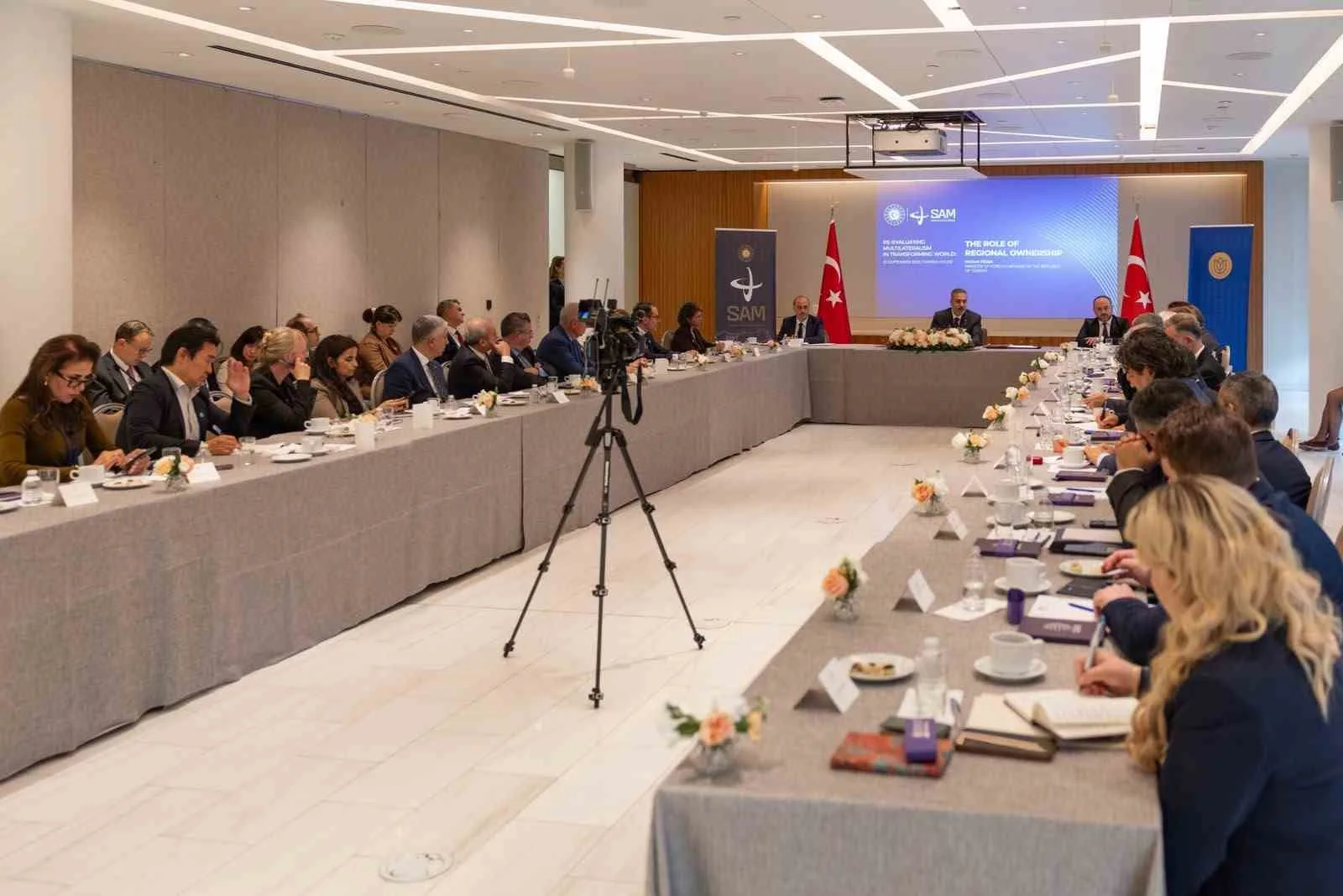 BAKAN FİDAN, ABD’Lİ DÜŞÜNCE KURULUŞLARINDAN TEMSİLCİLERİN VE AKADEMİSYENLERİN SORULARINI YANITLADI