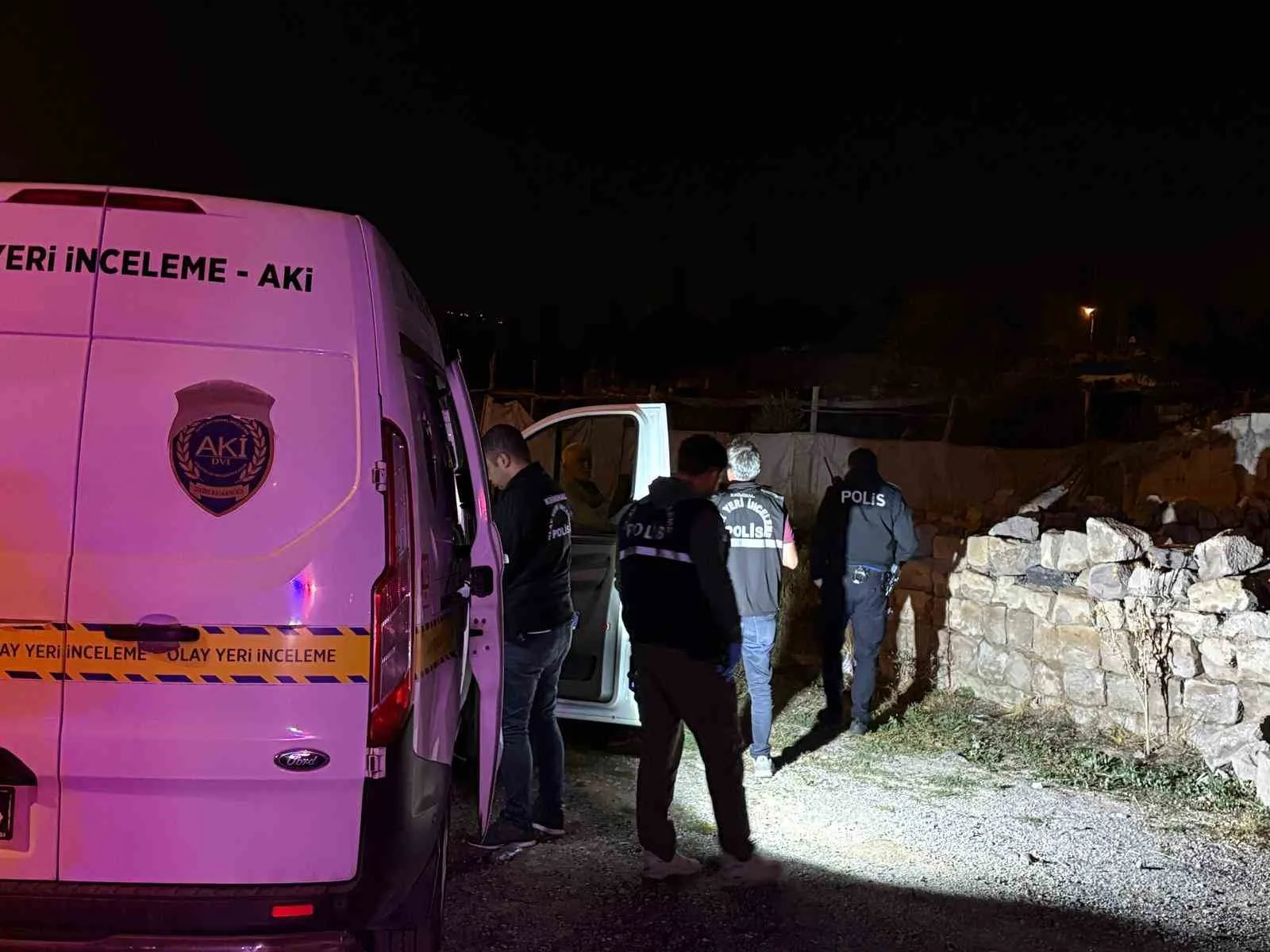KAYSERİ’NİN KOCASİNAN İLÇESİNDE MÜSTAKİL İKAMETTE AĞABEY-KARDEŞ ARASINDA ÇIKAN BIÇAKLI KAVGADA, 2 KİŞİ YARALANDI.