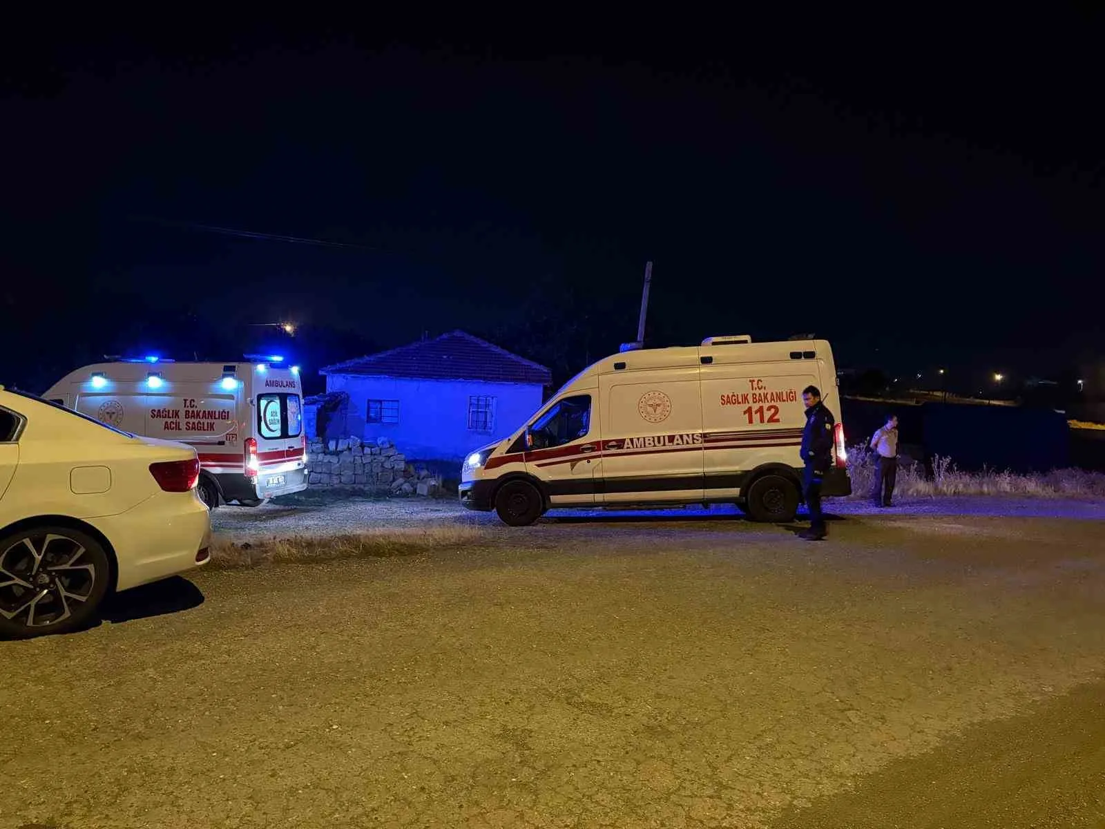 KAYSERİ’NİN KOCASİNAN İLÇESİNDE MÜSTAKİL İKAMETTE AĞABEY-KARDEŞ ARASINDA ÇIKAN BIÇAKLI KAVGADA, 2 KİŞİ YARALANDI.