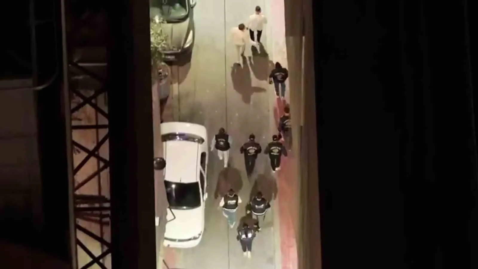 İSTANBUL EMNİYET MÜDÜRLÜĞÜ EKİPLERİNCE BEYOĞLU’NDA KAMU DÜZENİNİN SAĞLANMASI, HUZUR VE GÜVEN ORTAMININ KORUNMASI İLE SUÇ UNSURLARININ ÖNLENMESİNE YÖNELİK DRON DESTEKLİ HUZUR VE ASAYİŞ UYGULAMASI GERÇEKLEŞTİRİLDİ. UYGULAMADA DRON KAMERASIYLA FUHUŞA ARACILIK ETTİĞİ TESPİT EDİLEN 27 ŞAHIS GÖZALTINA ALINDI.