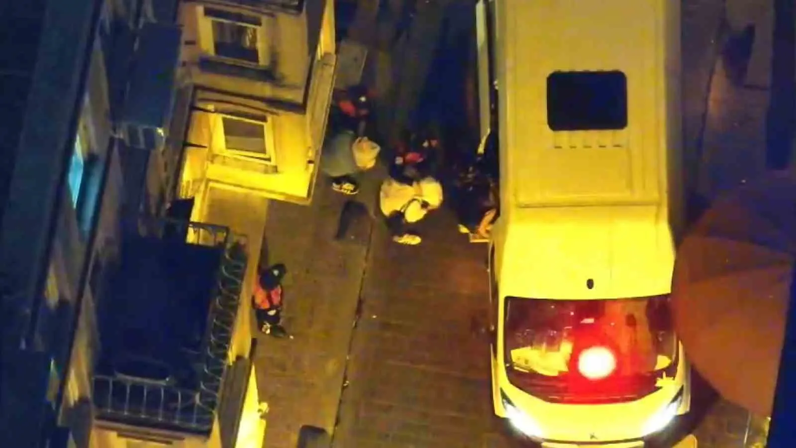 İSTANBUL EMNİYET MÜDÜRLÜĞÜ EKİPLERİNCE BEYOĞLU’NDA KAMU DÜZENİNİN SAĞLANMASI, HUZUR VE GÜVEN ORTAMININ KORUNMASI İLE SUÇ UNSURLARININ ÖNLENMESİNE YÖNELİK DRON DESTEKLİ HUZUR VE ASAYİŞ UYGULAMASI GERÇEKLEŞTİRİLDİ. UYGULAMADA DRON KAMERASIYLA FUHUŞA ARACILIK ETTİĞİ TESPİT EDİLEN 27 ŞAHIS GÖZALTINA ALINDI.