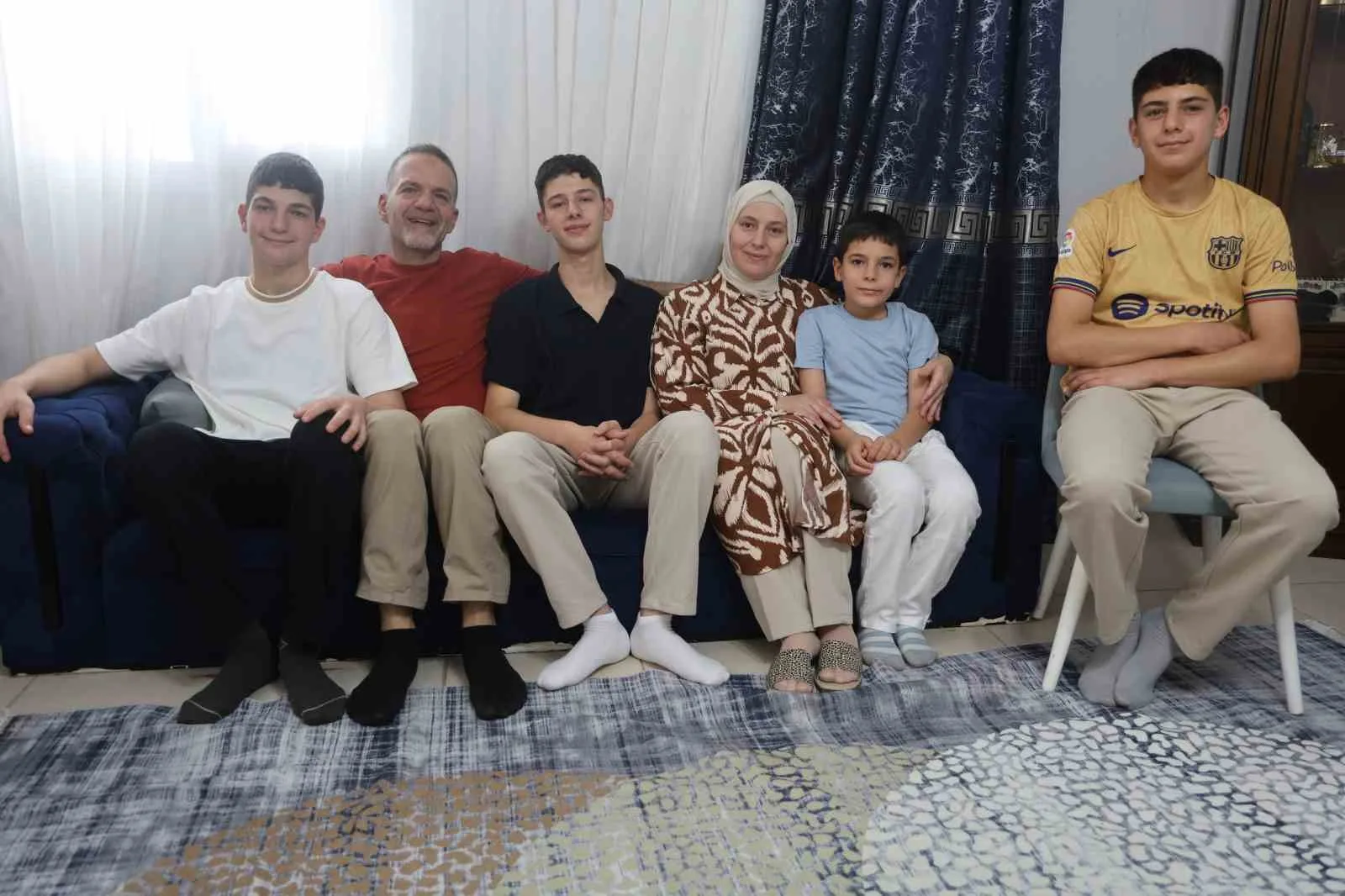 MÜNİR BASRİ VE AİLESİ