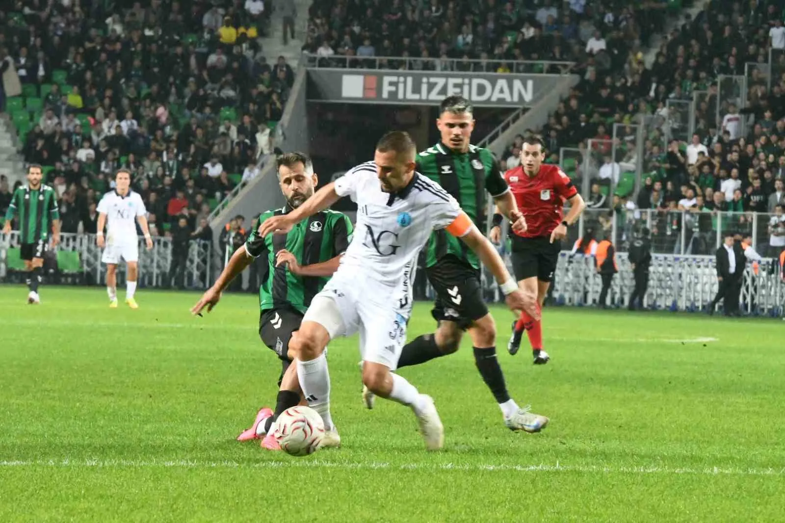 TFF 2. LİG KIRMIZI GRUP'UN 4. HAFTASINDA SAKARYASPOR, SAHASINDA KÜTAYHA FUTBOL SPOR KULÜBÜ'NÜ 2-0 MAĞLUP ETTİ.