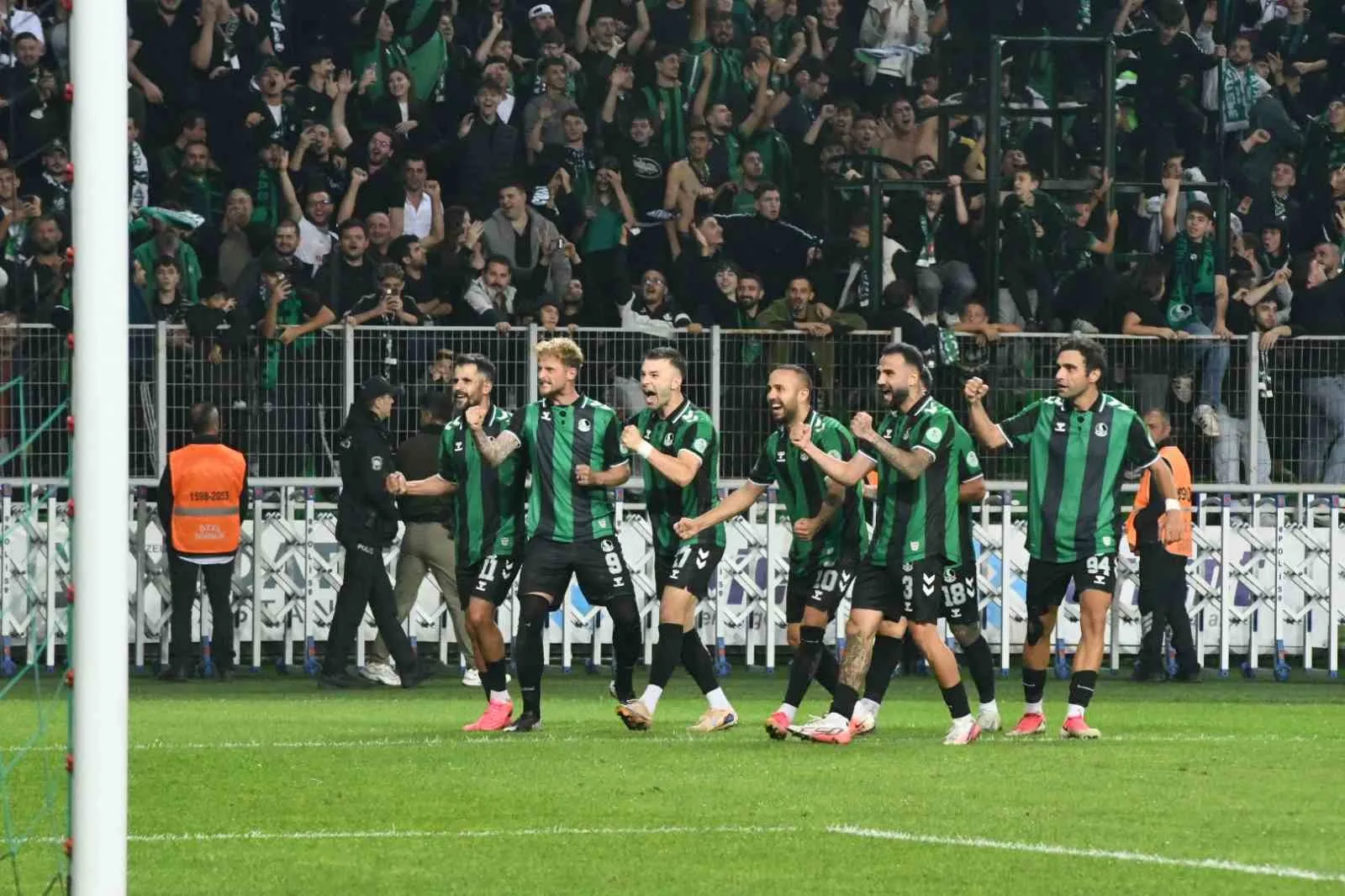 TFF 2. LİG KIRMIZI GRUP'UN 4. HAFTASINDA SAKARYASPOR, SAHASINDA KÜTAYHA FUTBOL SPOR KULÜBÜ'NÜ 2-0 MAĞLUP ETTİ.