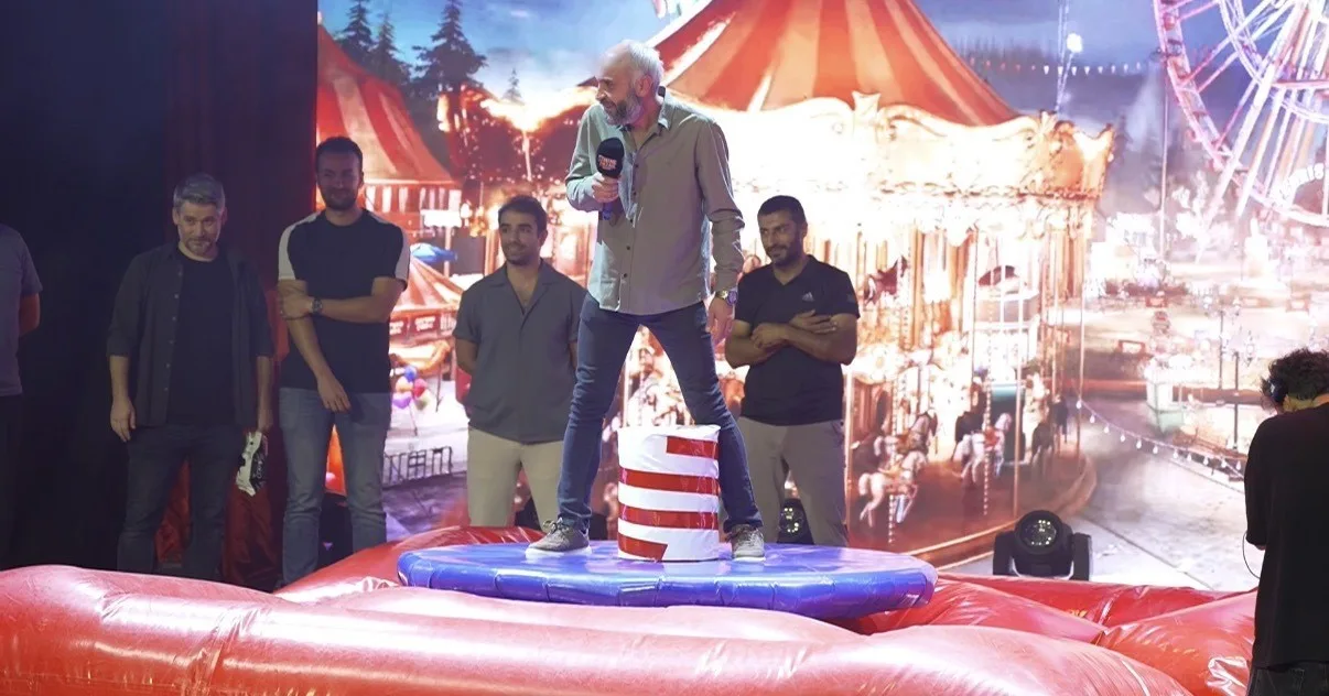 SÜHEYL VE BEHZAT UYGUR KARDEŞLERİN YAKLAŞIK 25 YIL SONRA SAHNEYE TAŞIDIĞI "ŞAHANE PAZAR SAHNEDE", KOCAELİ'NİN ÇAYIROVA İLÇESİNDE İZLECİYLE BULUŞTU.