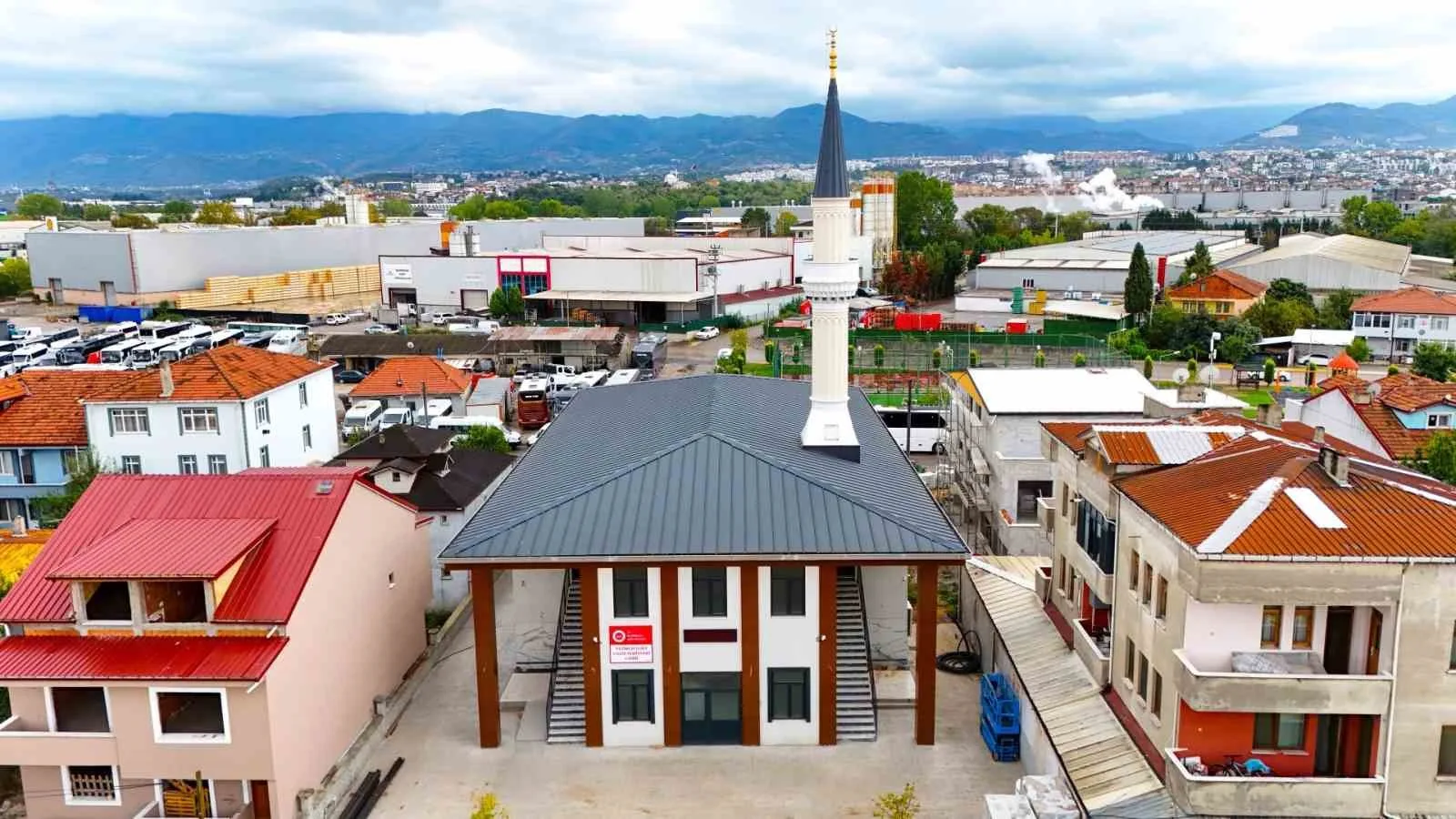 BAŞİSKELE'DE YÜKSELEN VE İSMİYLE DERİN BİR MANEVİ ANLAM TAŞIYAN "GAZZE ŞEHİTLERİ CAMİ" İNŞAATINDA SONA YAKLAŞILIYOR.