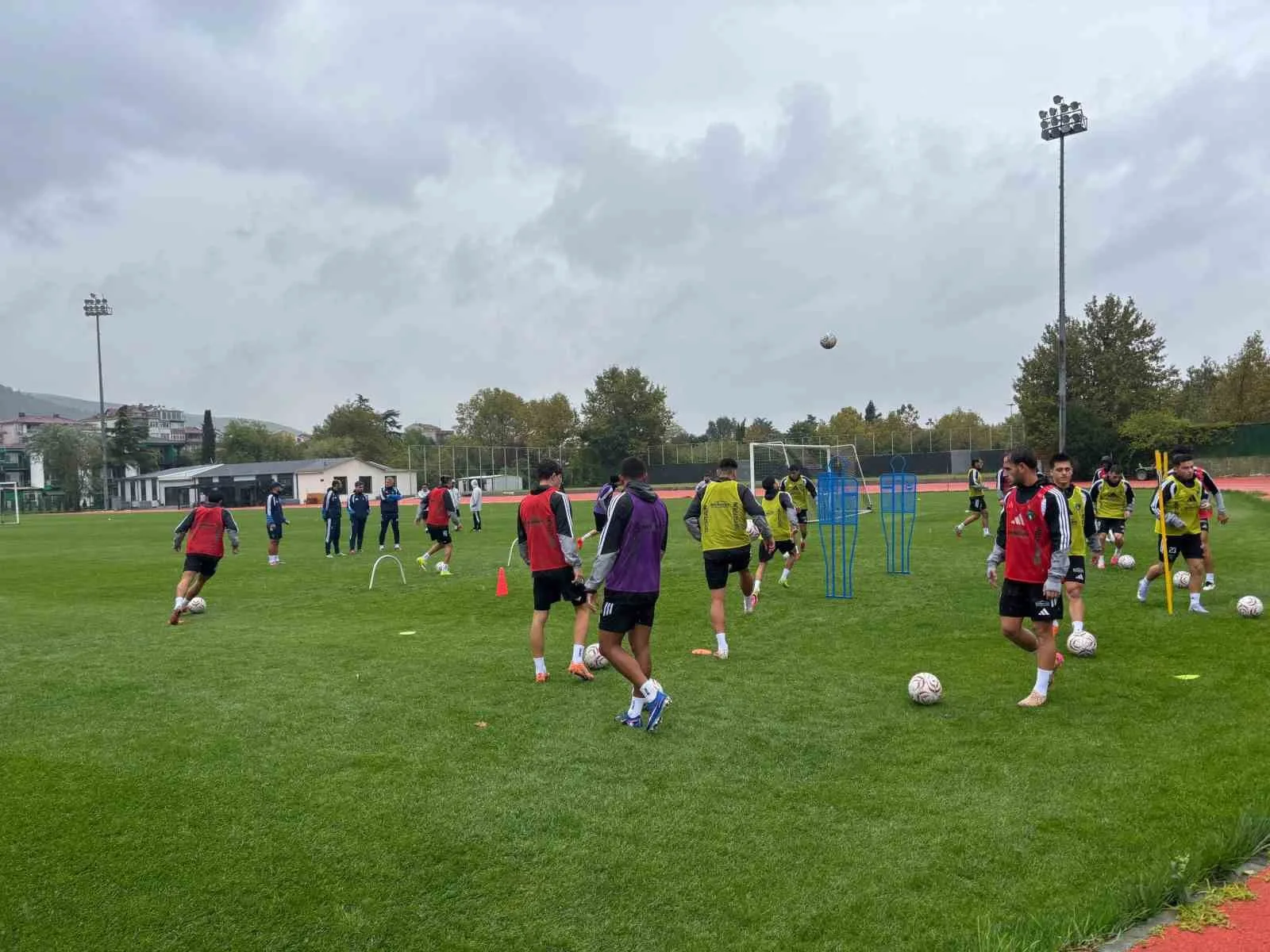 KOCAELİSPOR, TRENDYOL SÜPER LİG'İN 7. HAFTASINDA 11 EKİM PAZAR GÜNÜ DEPLASMANDA BEŞİKTAŞ İLE OYNAYACAĞI KARŞILAŞMANIN HAZIRLIKLARINI SÜRDÜRÜYOR.