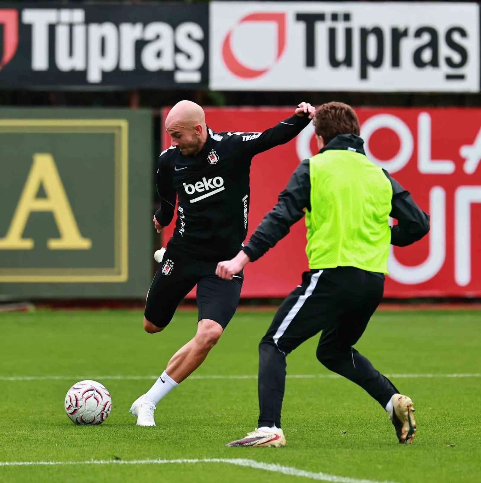 BEŞİKTAŞ, TRENDYOL SÜPER LİG'İN 7. HAFTASINDA KOCAELİSPOR İLE OYNAYACAĞI KARŞILAŞMANIN HAZIRLIKLARINA, BU SABAH YAPTIĞI ANTRENMANLA DEVAM ETTİ.