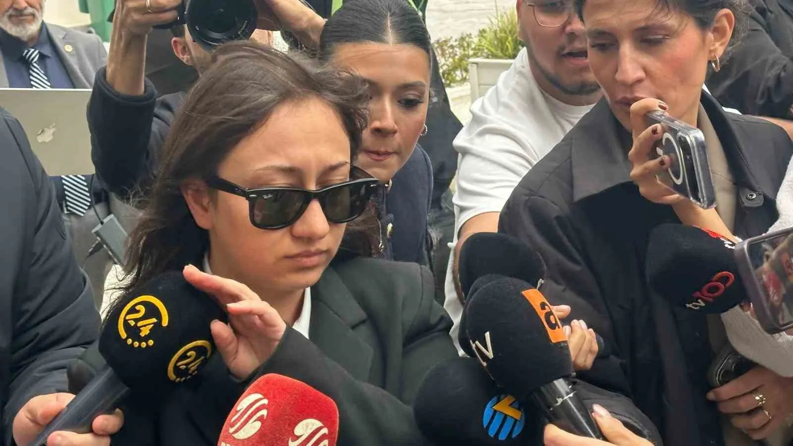 GÜLLÜ'NÜN ÖLÜMÜNE İLİŞKİN DAVANIN İLK DURUŞMASI İÇİN NUR SULTAN ULU YALOVA ADLİYESİ'NE GELDİ.
