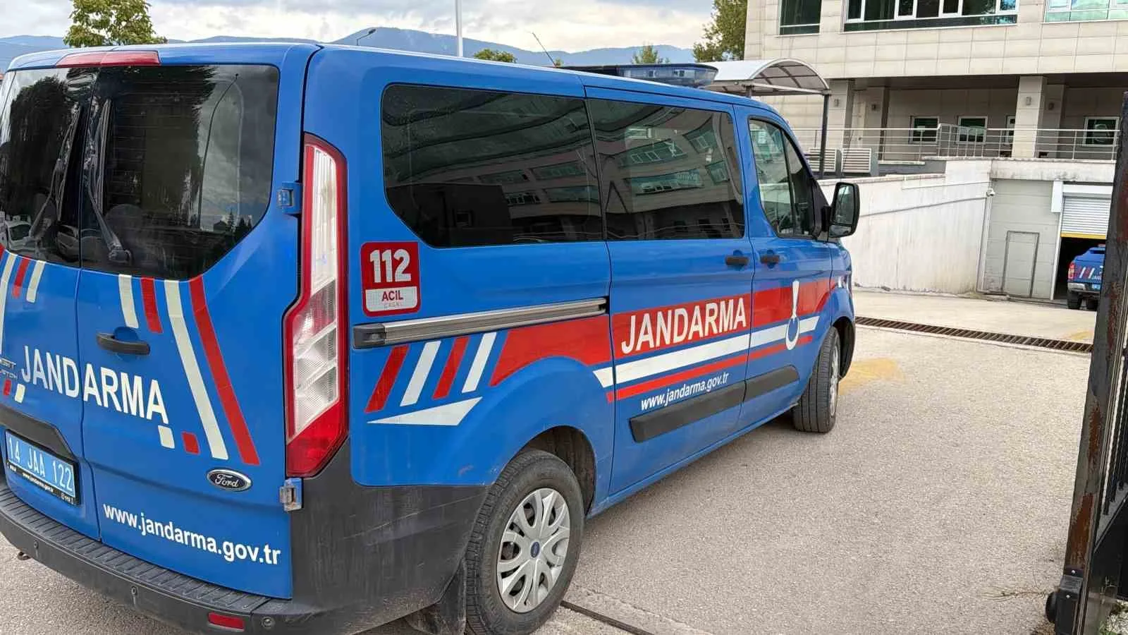 BOLU'DA BELEDİYE KOOPERATİFİNE YÖNELİK YÜRÜTÜLEN 'ZİMMET' VE 'İHALEYE FESAT KARIŞTIRMA' SORUŞTURMASI KAPSAMINDA ADLİYEYE SEVK EDİLEN 11 ŞÜPHELİDEN 5'İ TUTUKLANARAK CEZAEVİNE GÖNDERİLDİ.