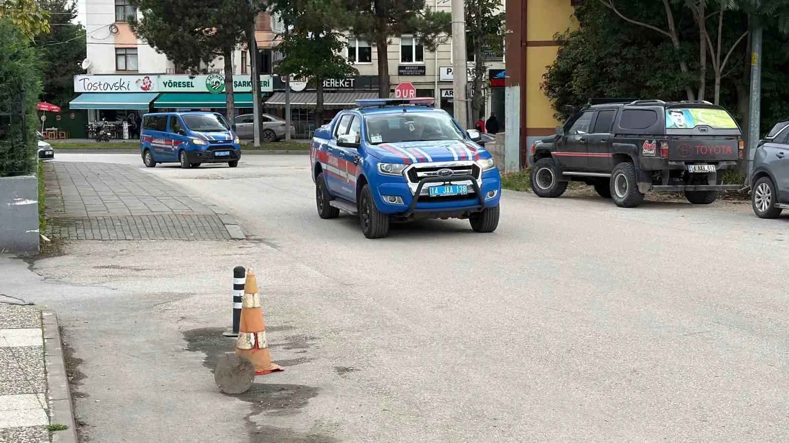 BOLU'DA BELEDİYE KOOPERATİFİNE YÖNELİK YÜRÜTÜLEN 'ZİMMET' VE 'İHALEYE FESAT KARIŞTIRMA' SORUŞTURMASI KAPSAMINDA ADLİYEYE SEVK EDİLEN 11 ŞÜPHELİDEN 5'İ TUTUKLANARAK CEZAEVİNE GÖNDERİLDİ.